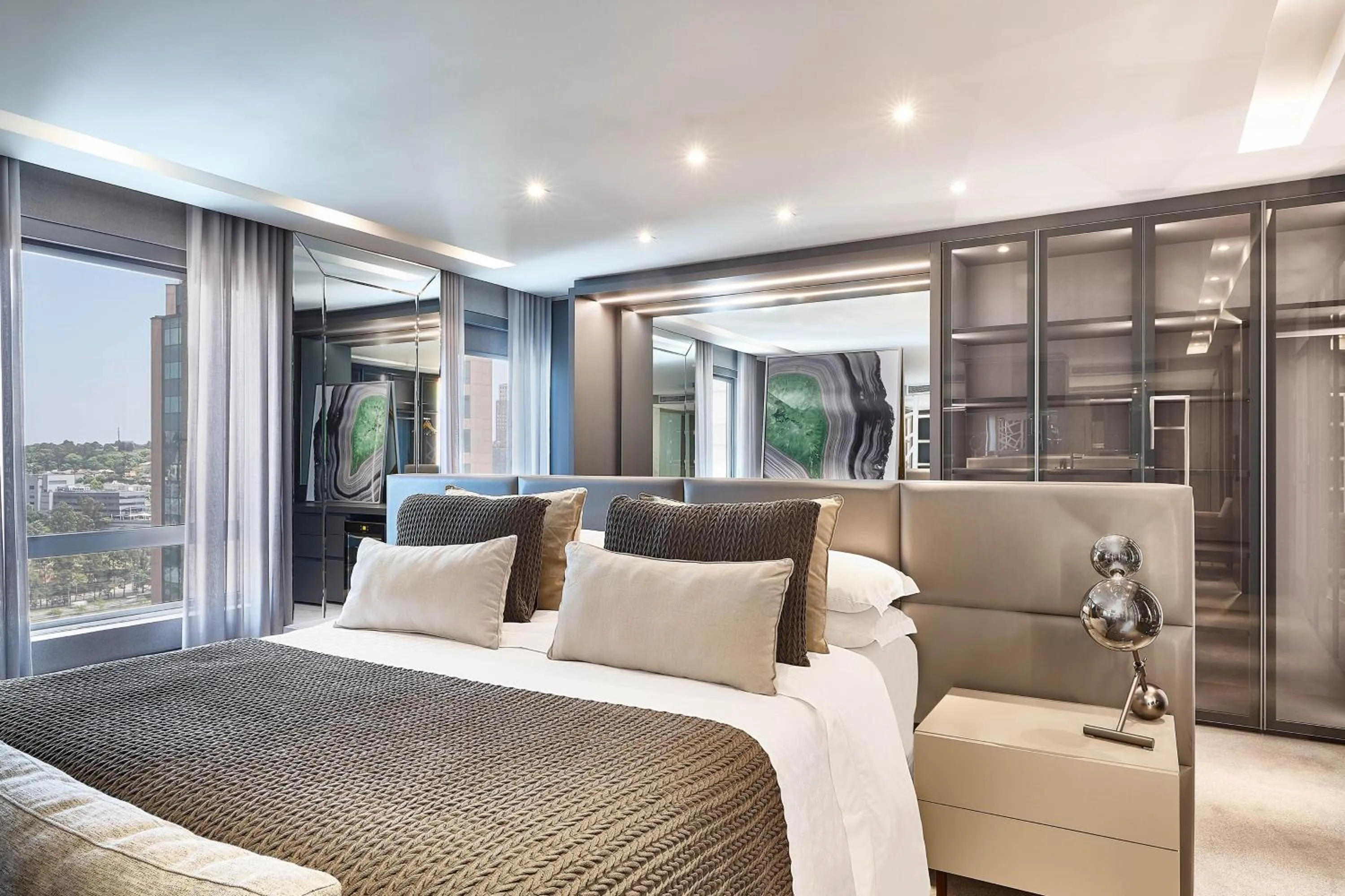 Photo of the whole room, Bed in Sheraton São Paulo WTC Hotel