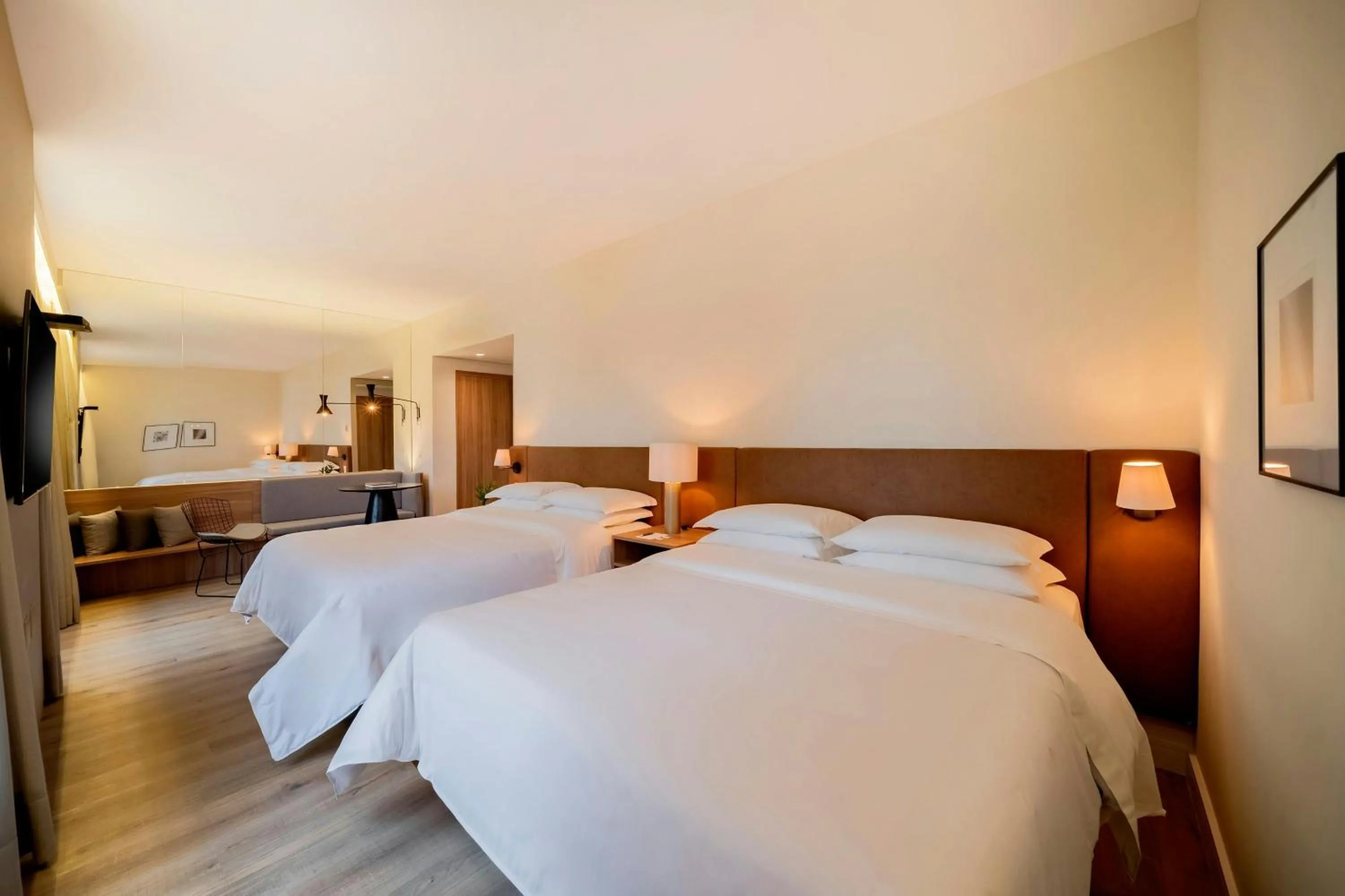 Photo of the whole room, Bed in Sheraton São Paulo WTC Hotel