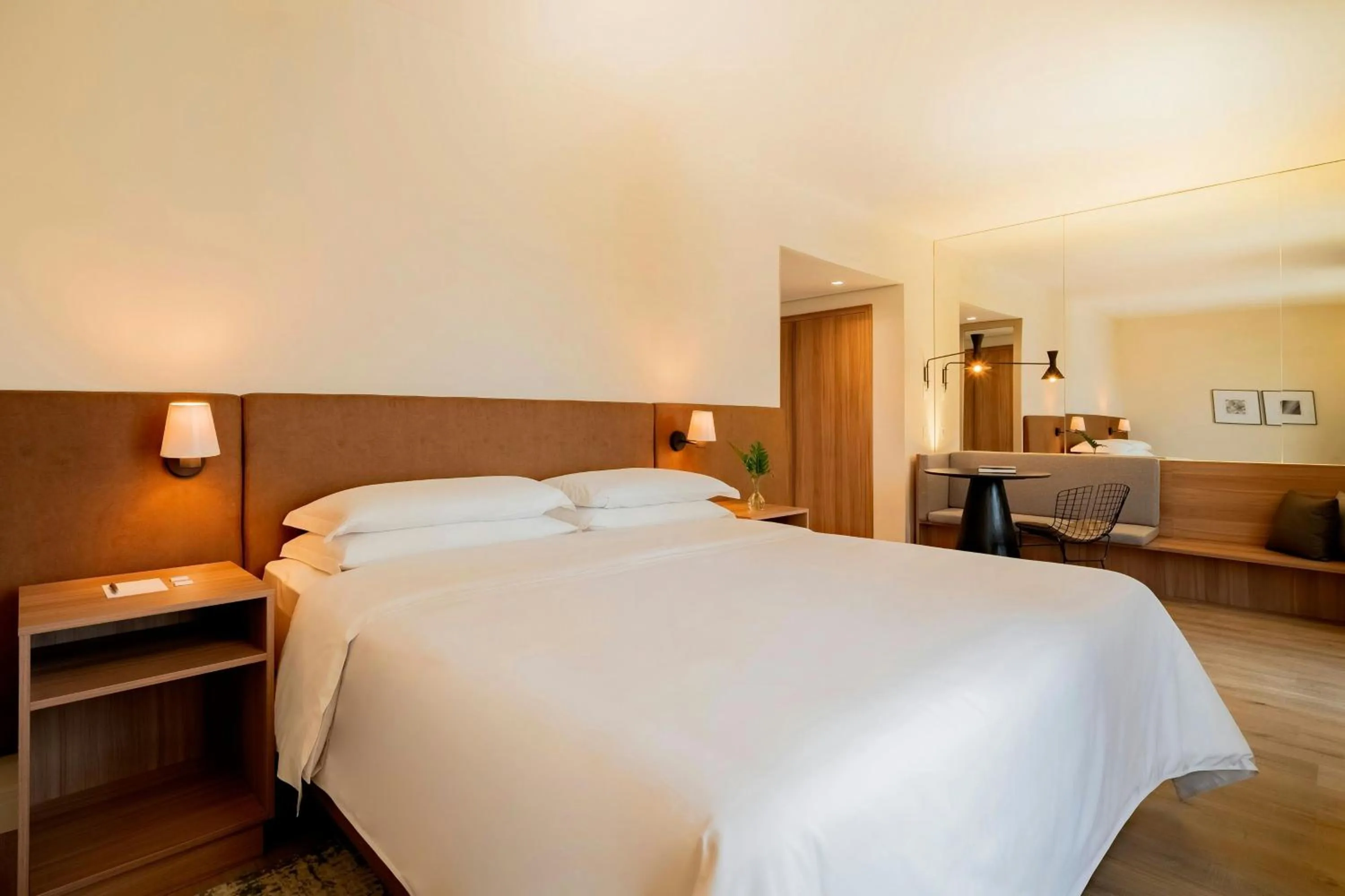 Photo of the whole room, Bed in Sheraton São Paulo WTC Hotel