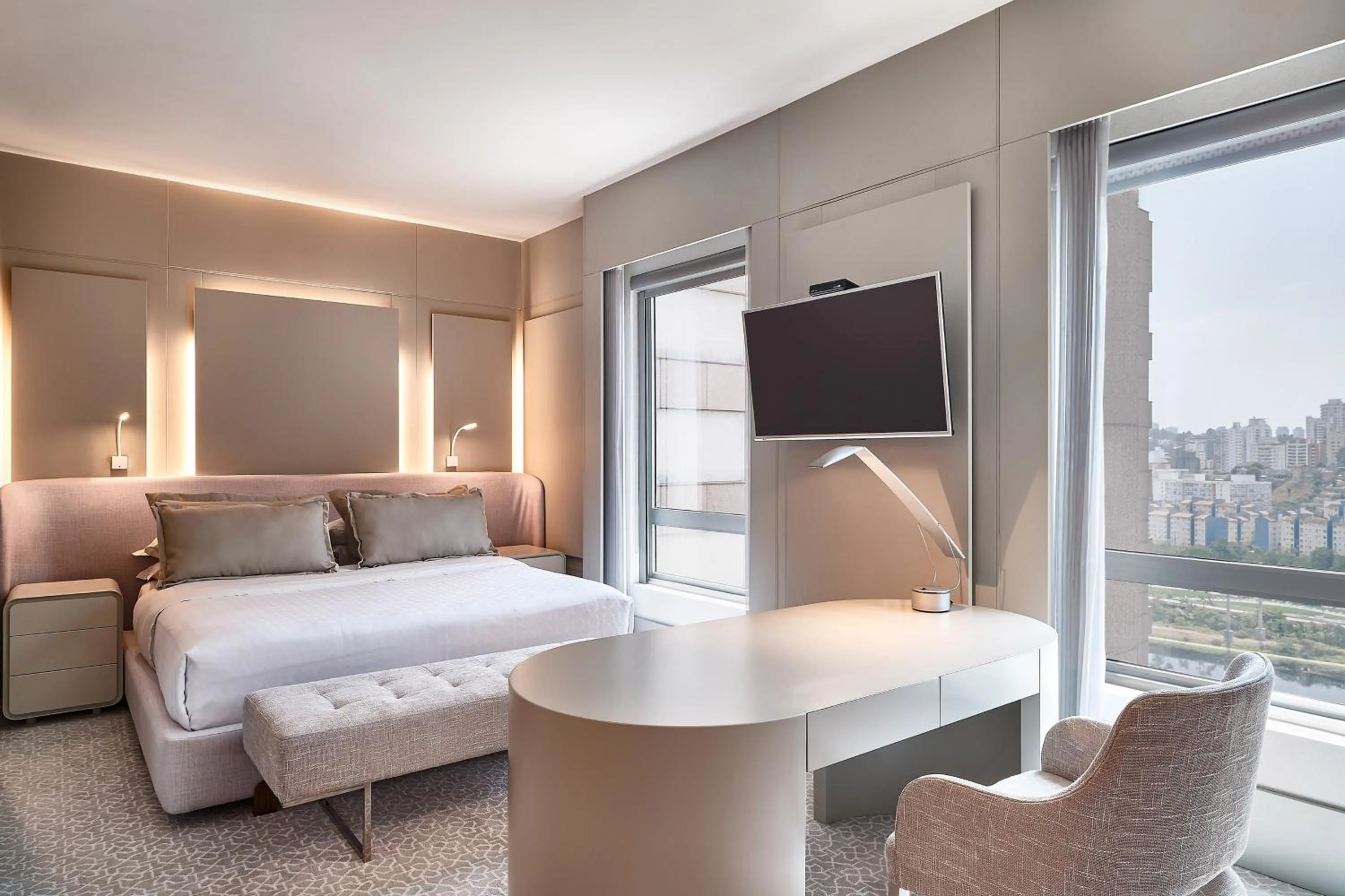 Photo of the whole room, Bed in Sheraton São Paulo WTC Hotel