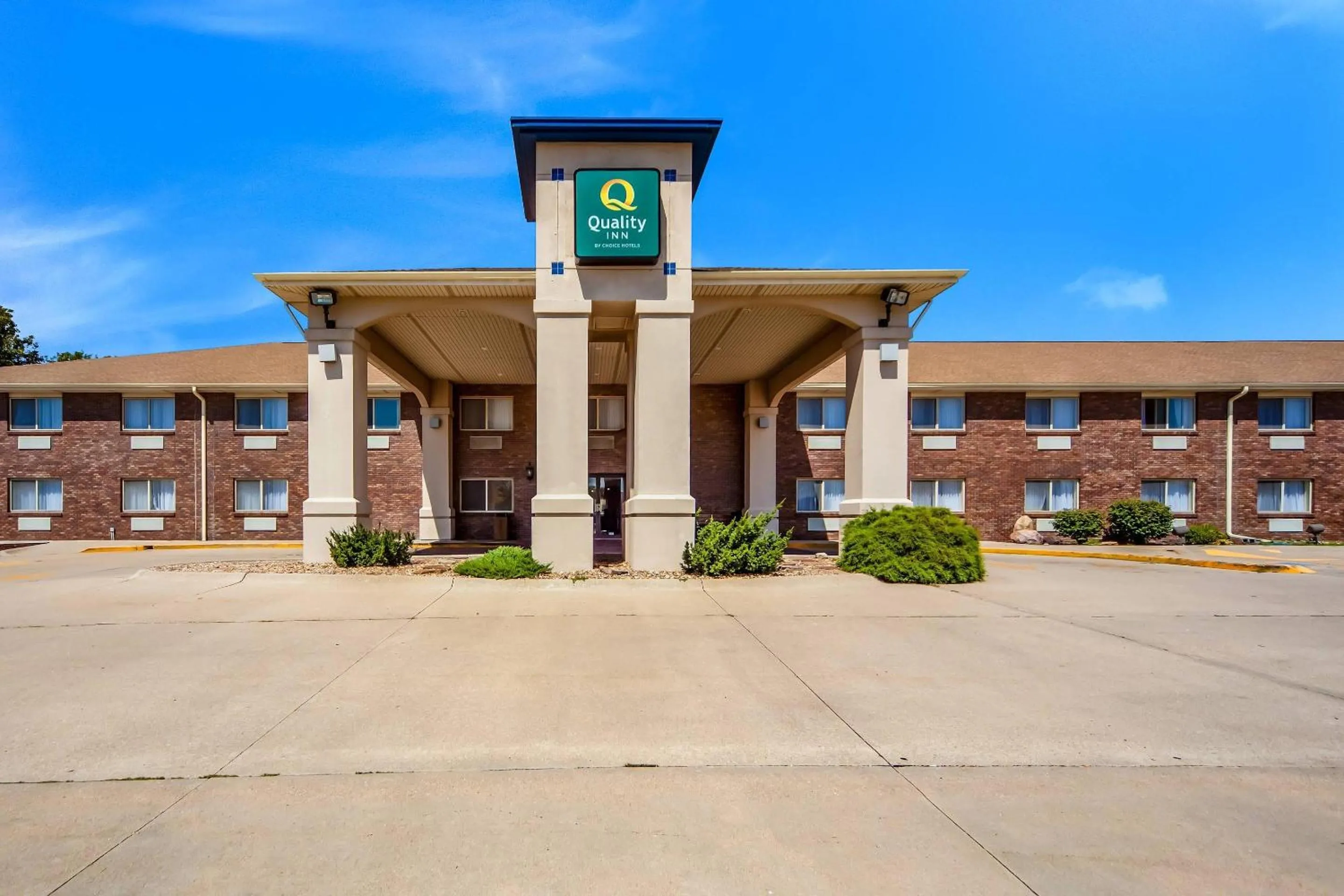 Property building in Quality Inn Lincoln Cornhusker