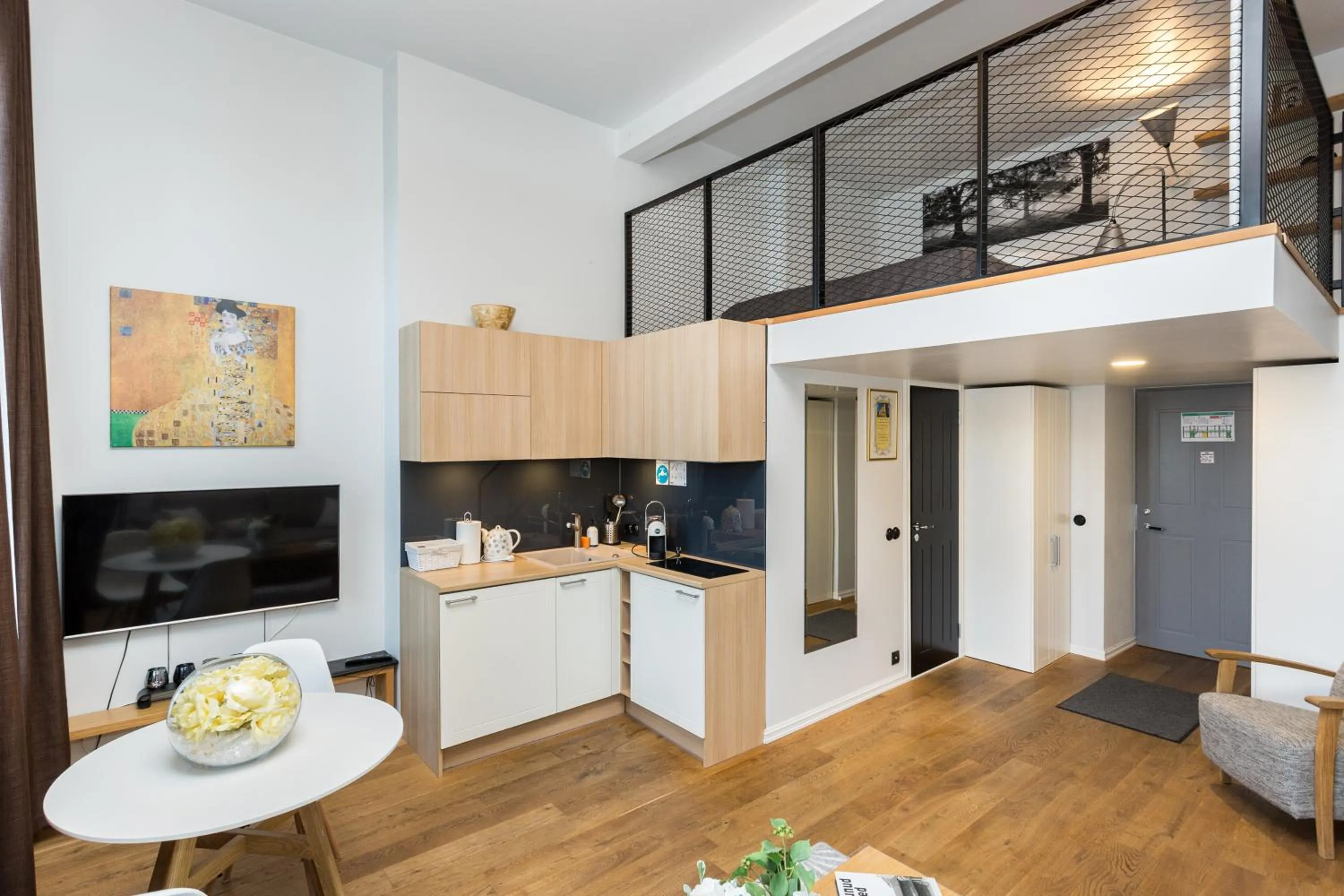 Photo of the whole room in Angleterre Apartments