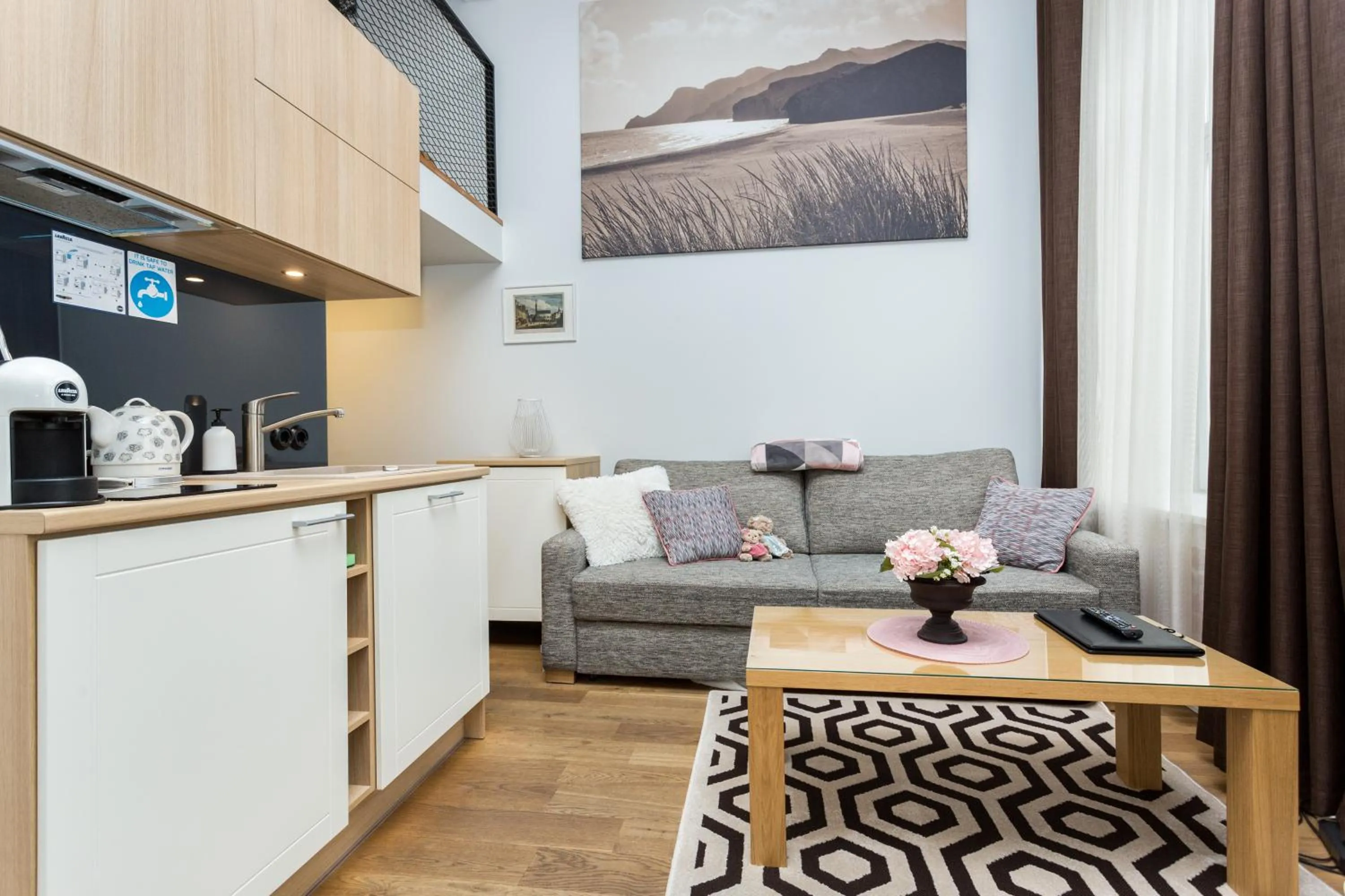 Photo of the whole room in Angleterre Apartments