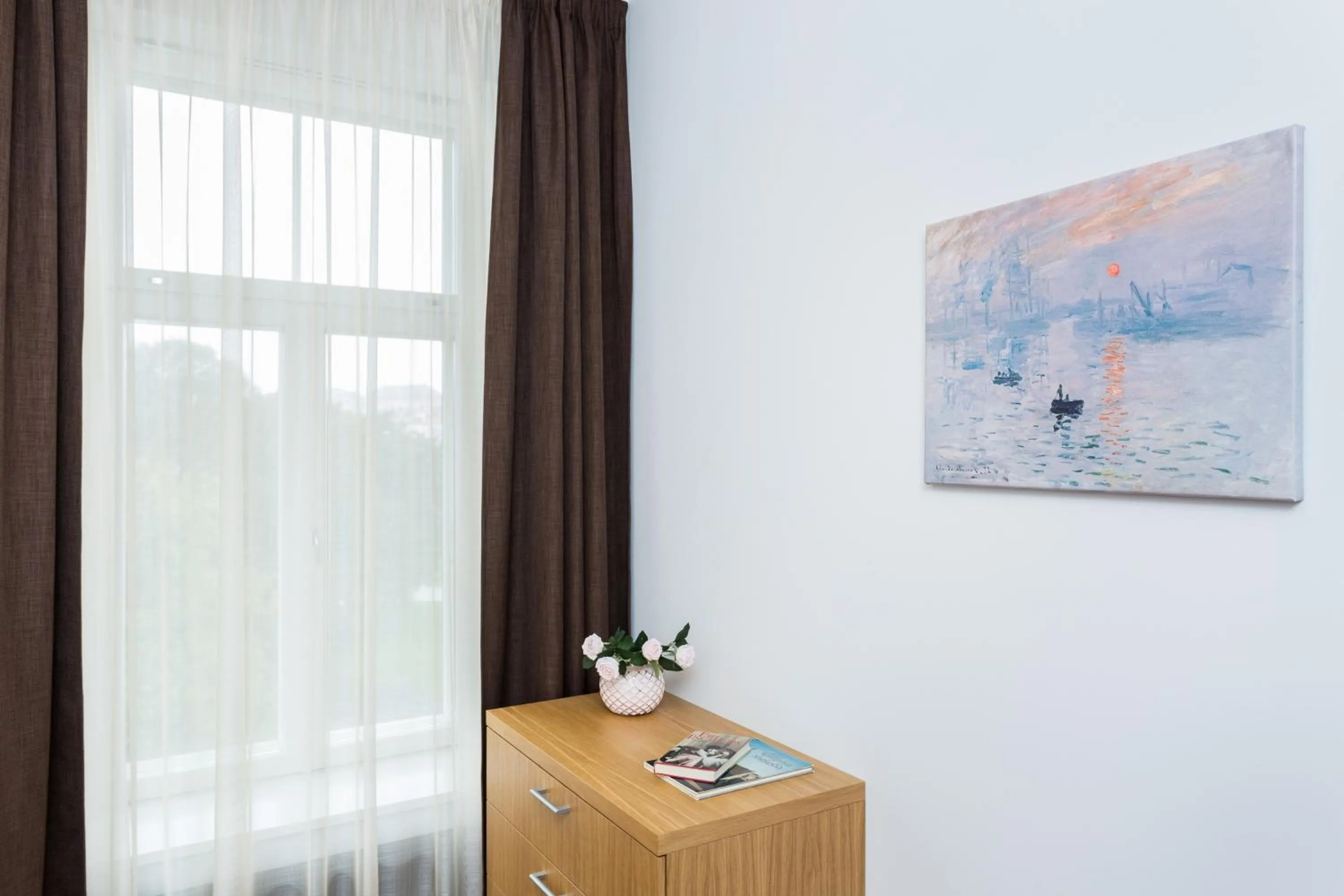 Photo of the whole room in Angleterre Apartments