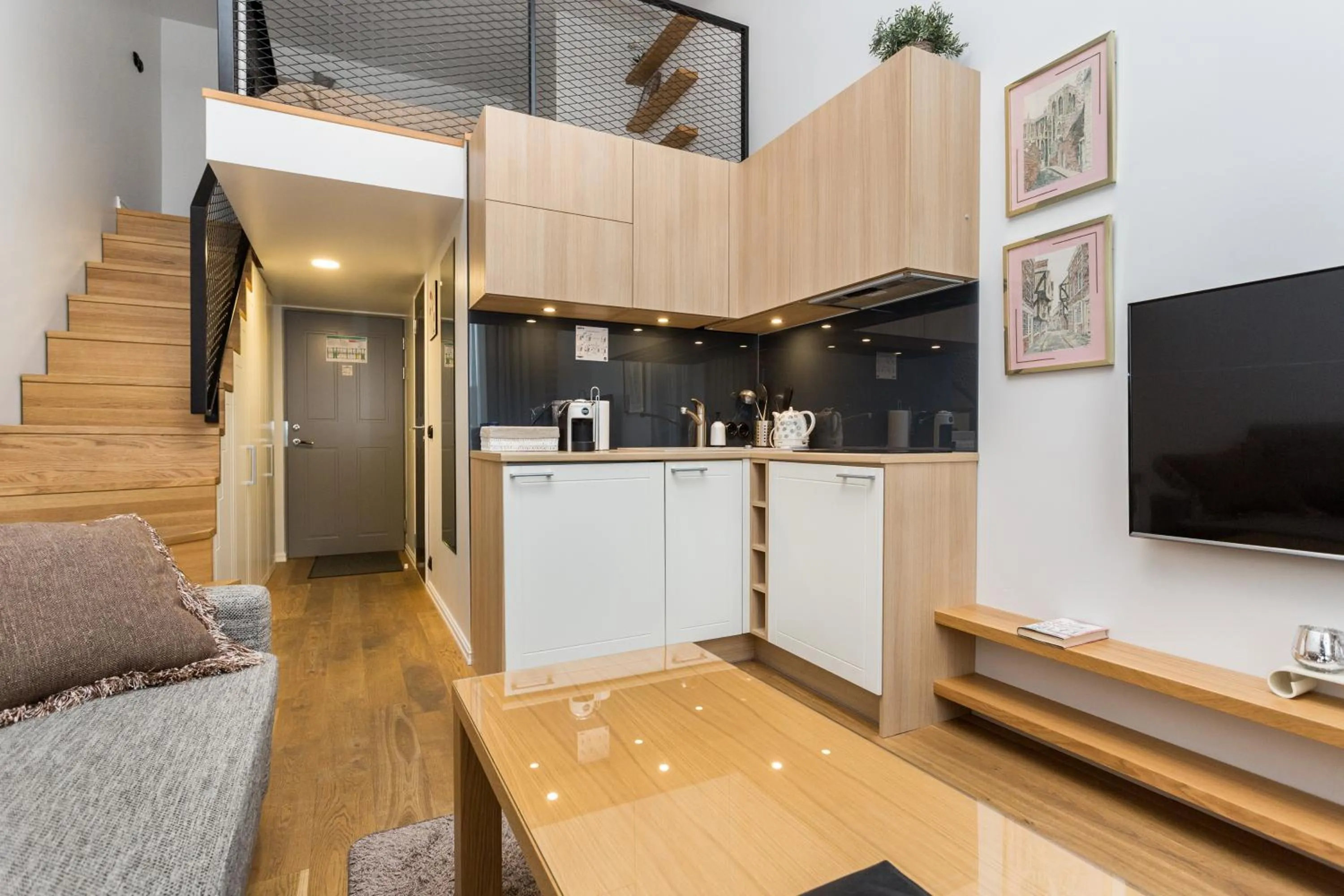 Photo of the whole room in Angleterre Apartments