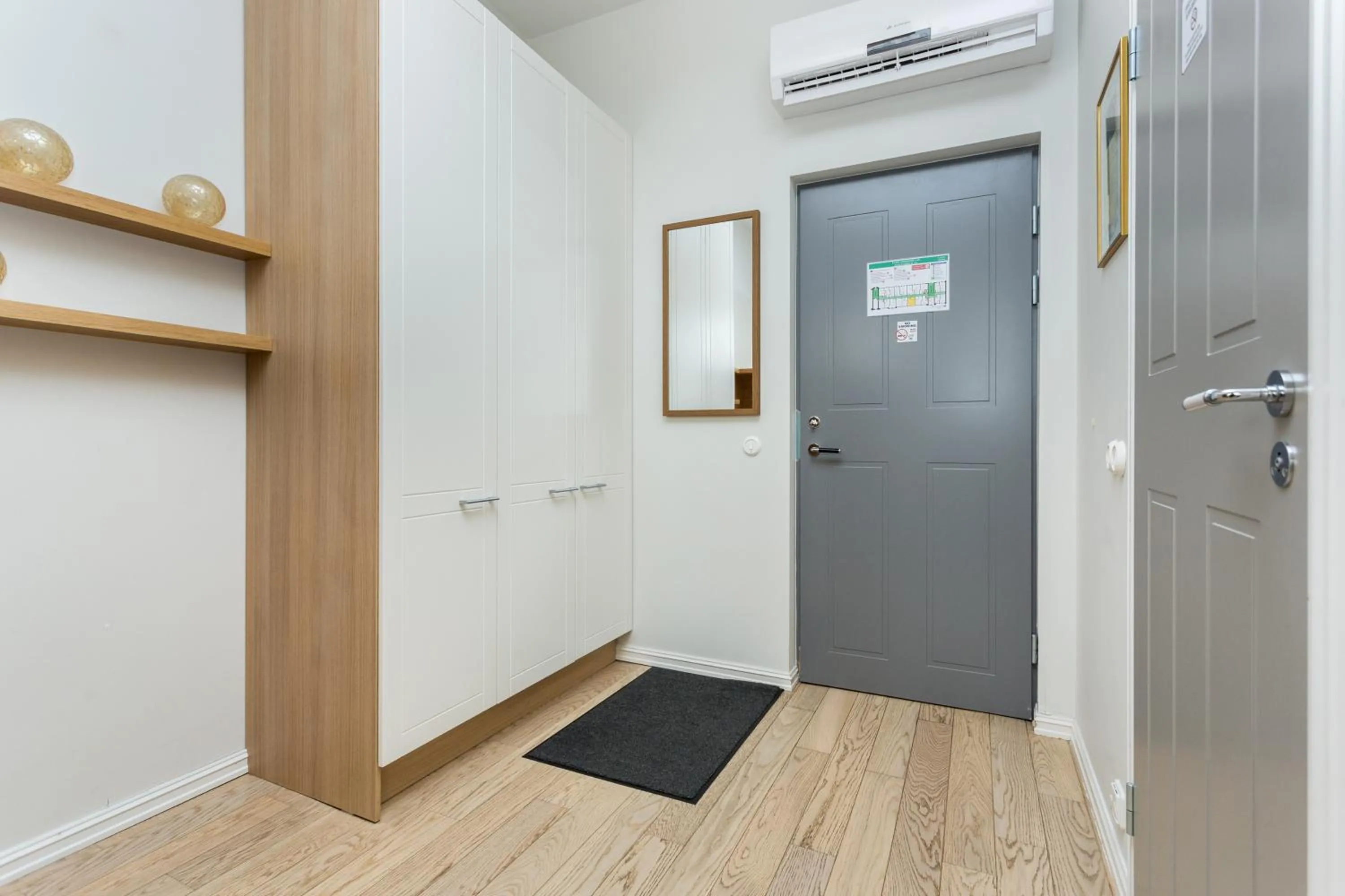 Photo of the whole room in Angleterre Apartments