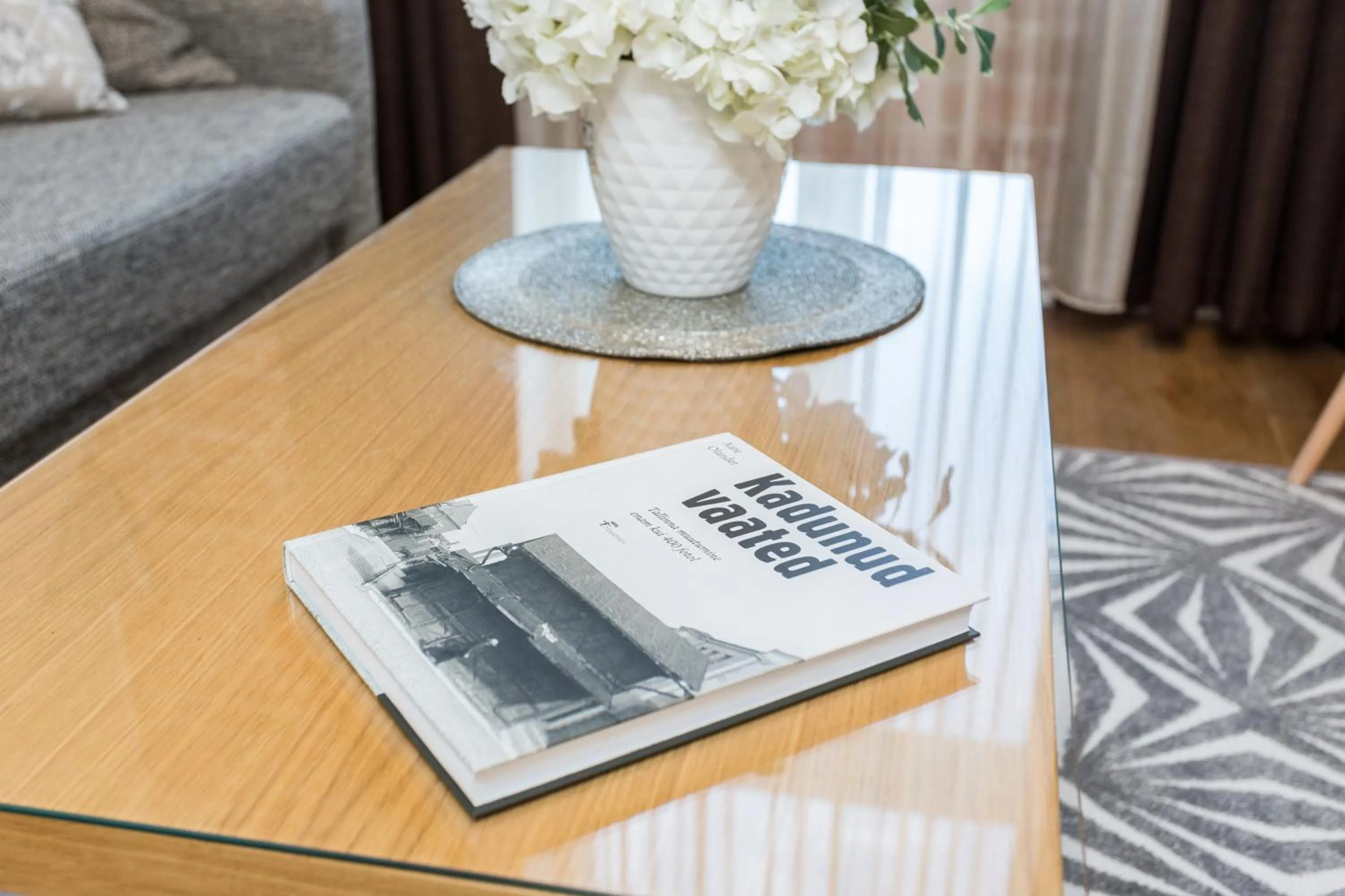 Decorative detail in Angleterre Apartments