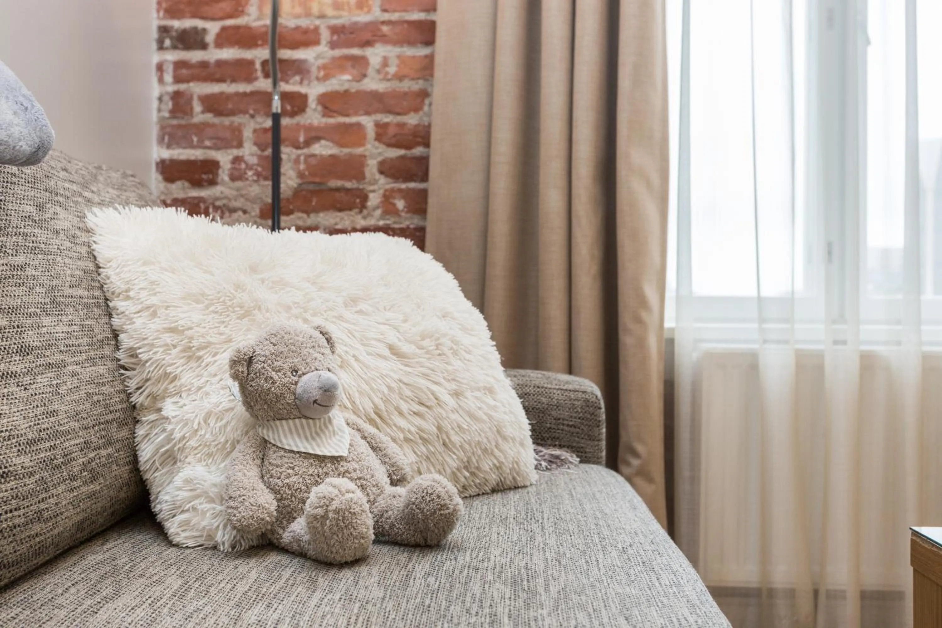Decorative detail, Bed in Angleterre Apartments