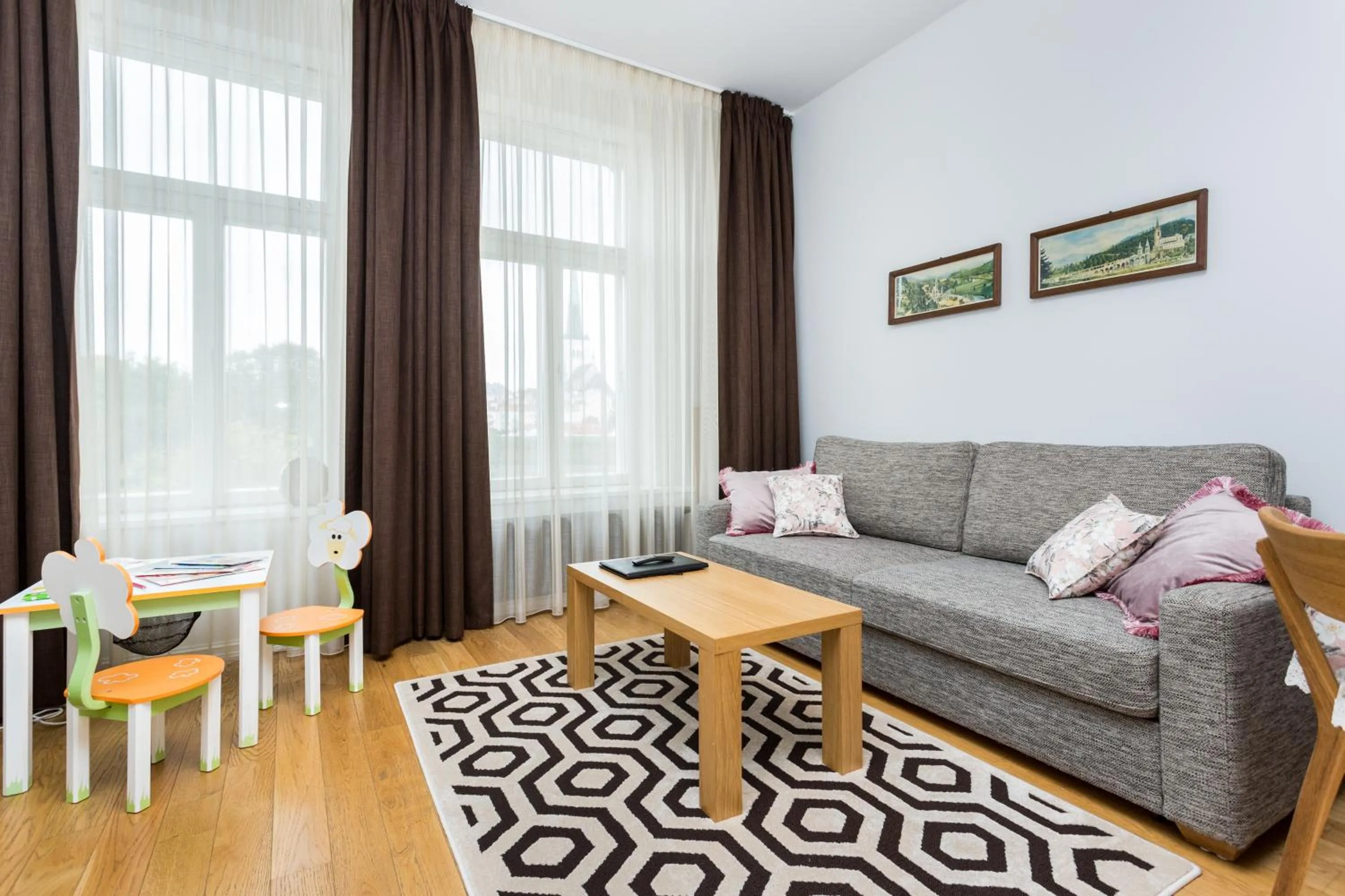 Photo of the whole room in Angleterre Apartments