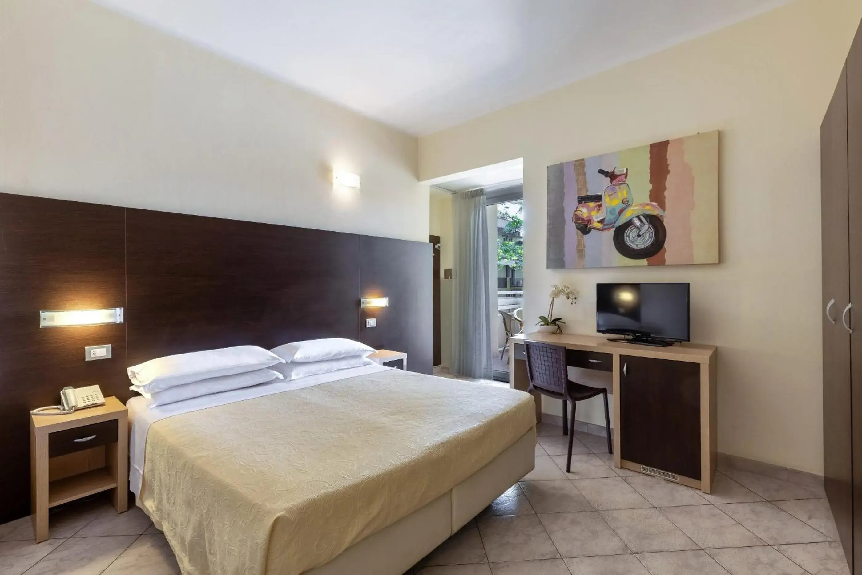 Family Room with Shared Bathroom in Hotel Sole Family Room with Shared Bathroom in Hotel Sole