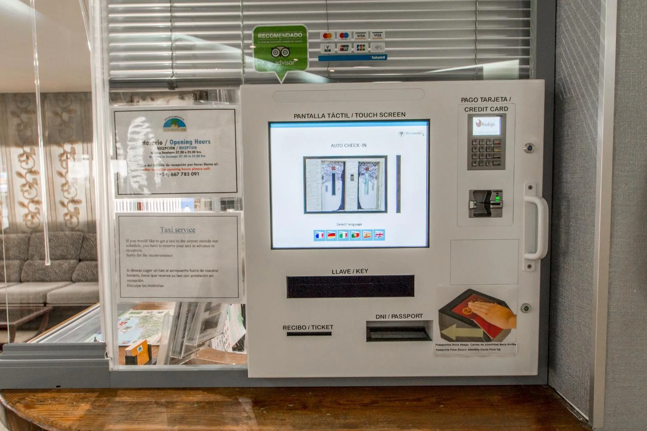 Business facilities in Palm Beach Club Apartamentos Carihuela