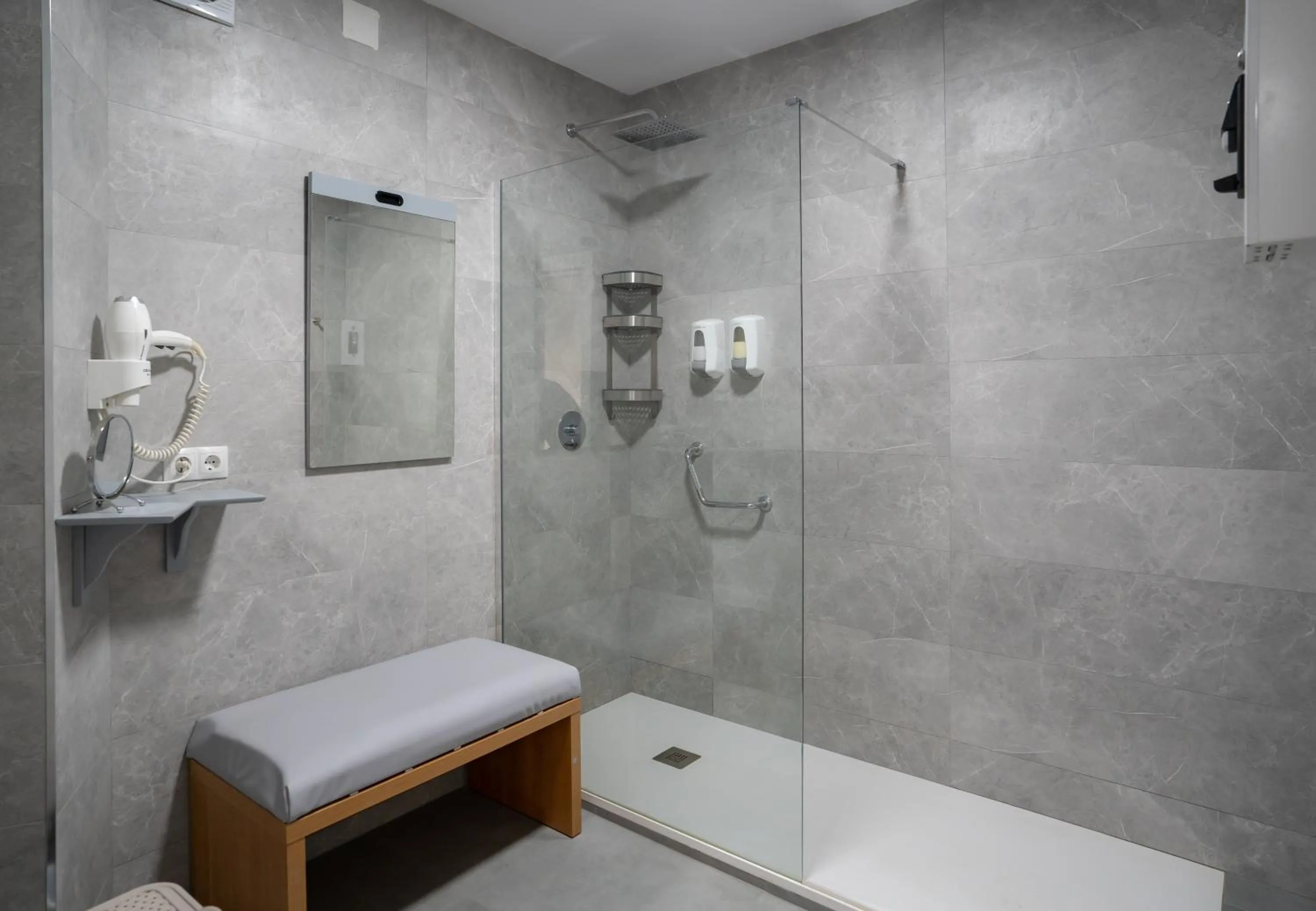 Shower in Palm Beach Club Apartamentos Carihuela