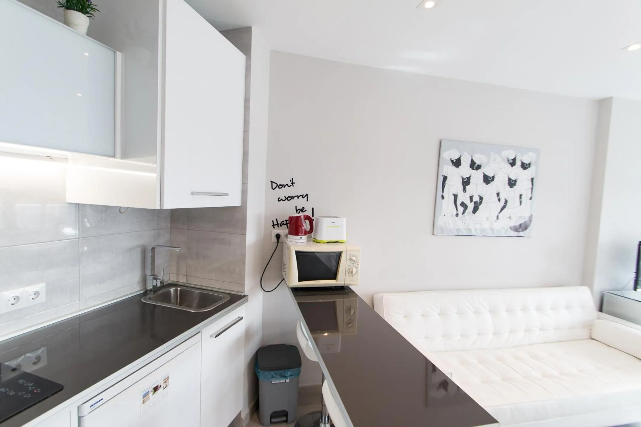 Kitchen or kitchenette in Palm Beach Club Apartamentos Carihuela