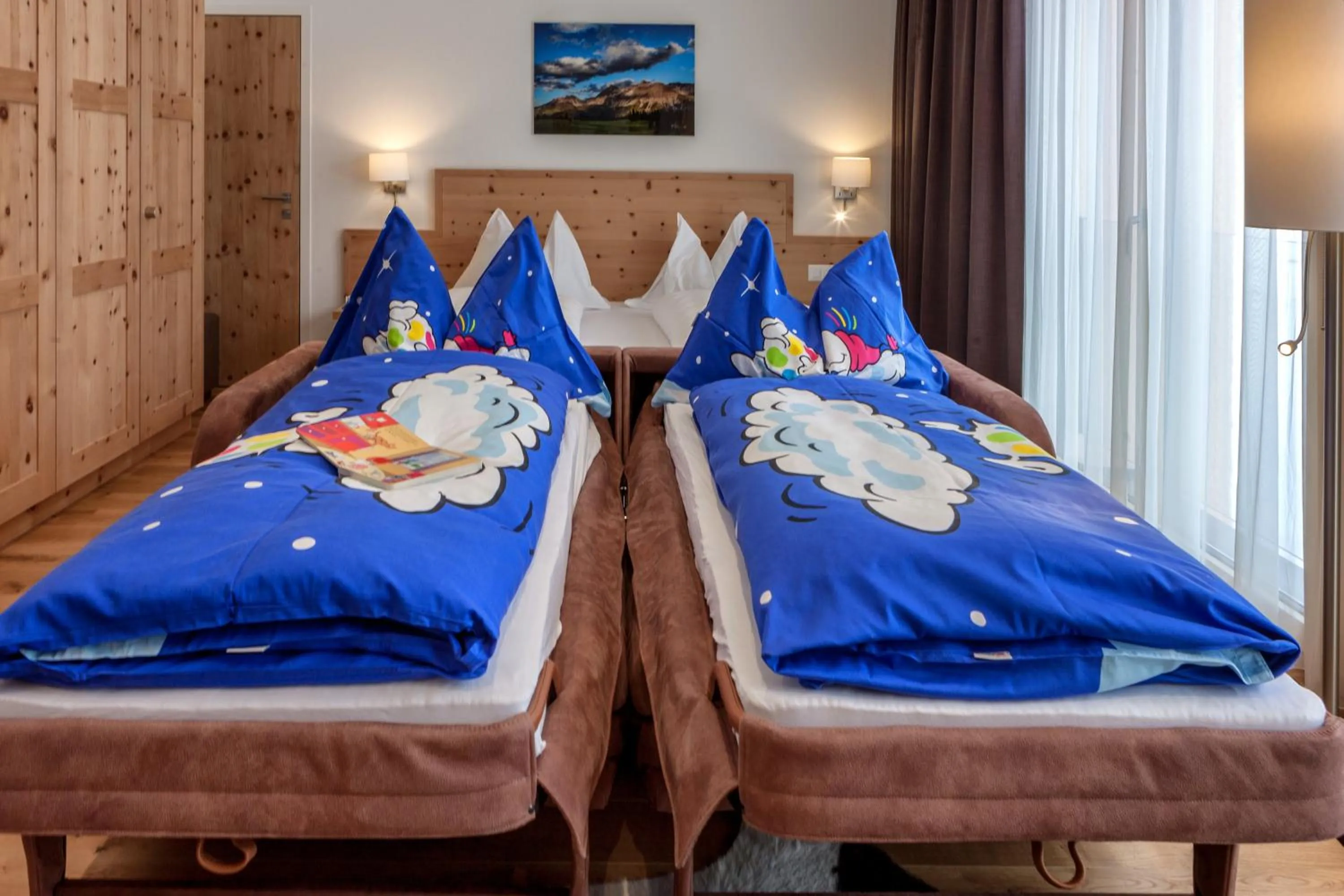 Photo of the whole room, Bed in Golf- & Sporthotel Hof Maran