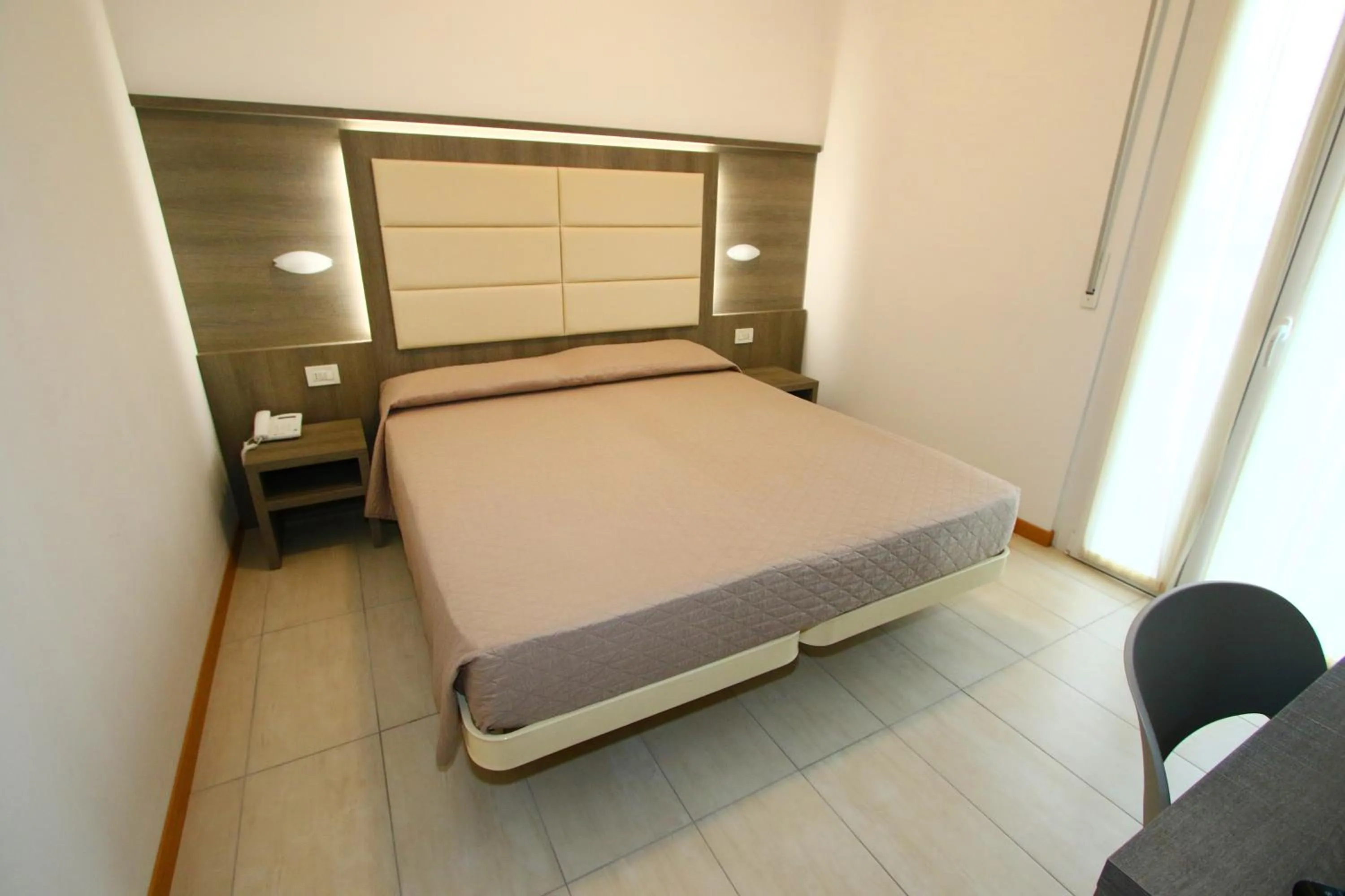 Bedroom, Bed in Hotel Boom