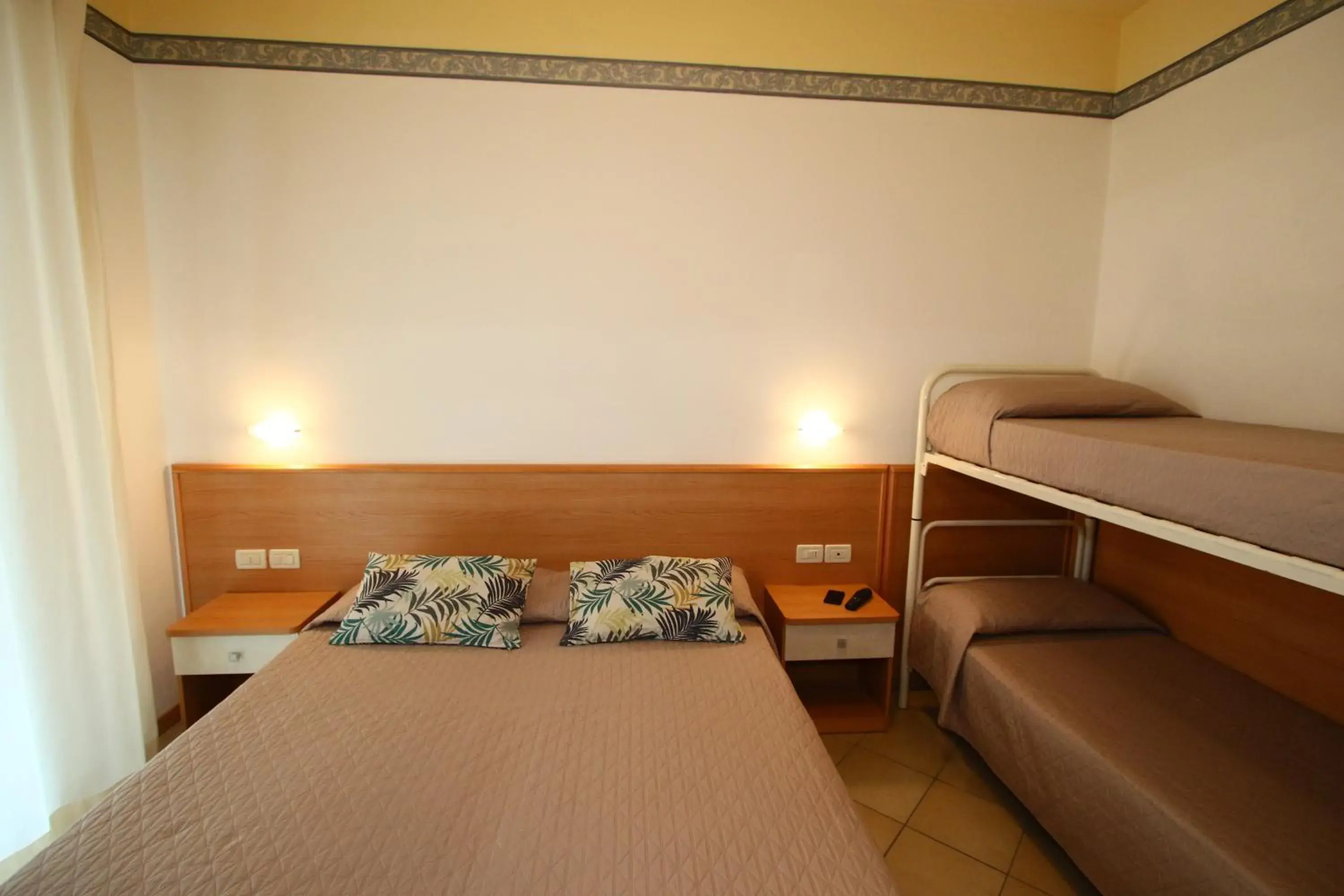 Standard Quadruple Room in Hotel Boom Standard Quadruple Room in Hotel Boom