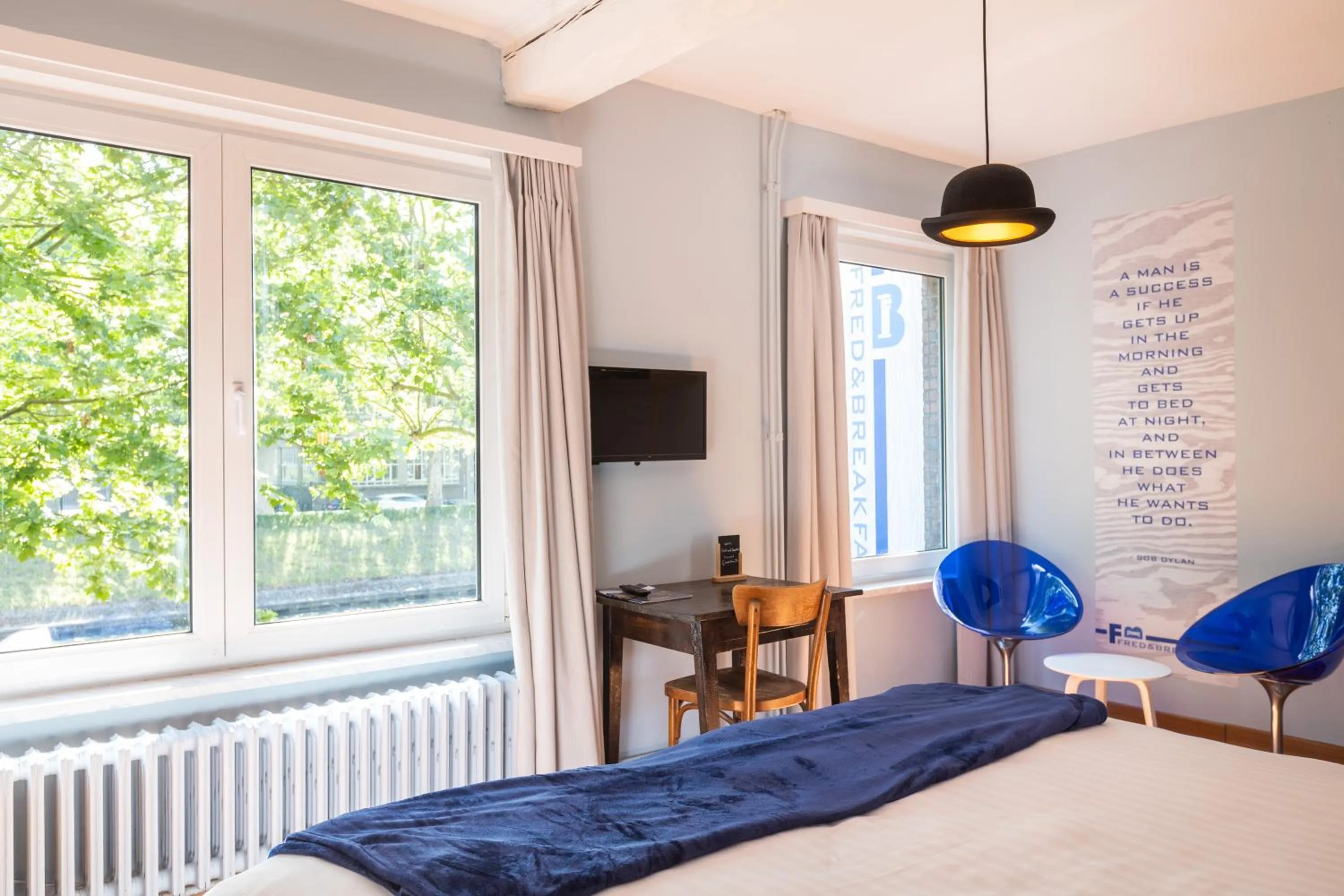 River view, Bed in Fred&Breakfast