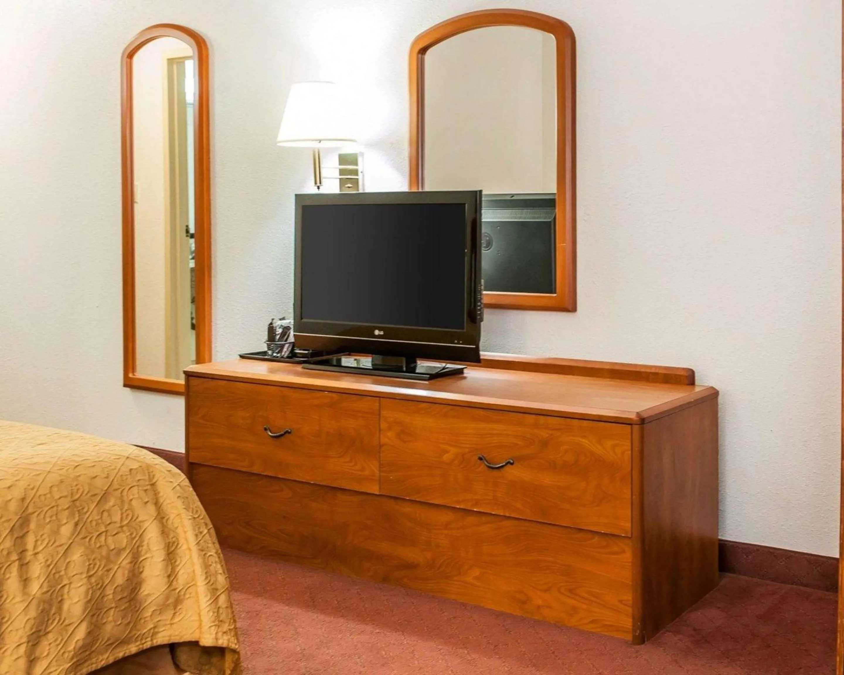 Photo of the whole room, Bed in Quality Inn South