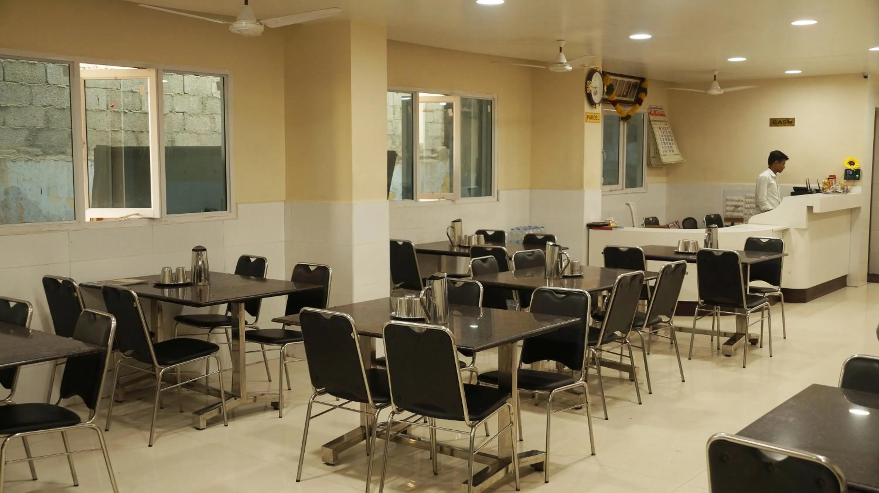 Restaurant/places to eat in Kani Residency Hotel