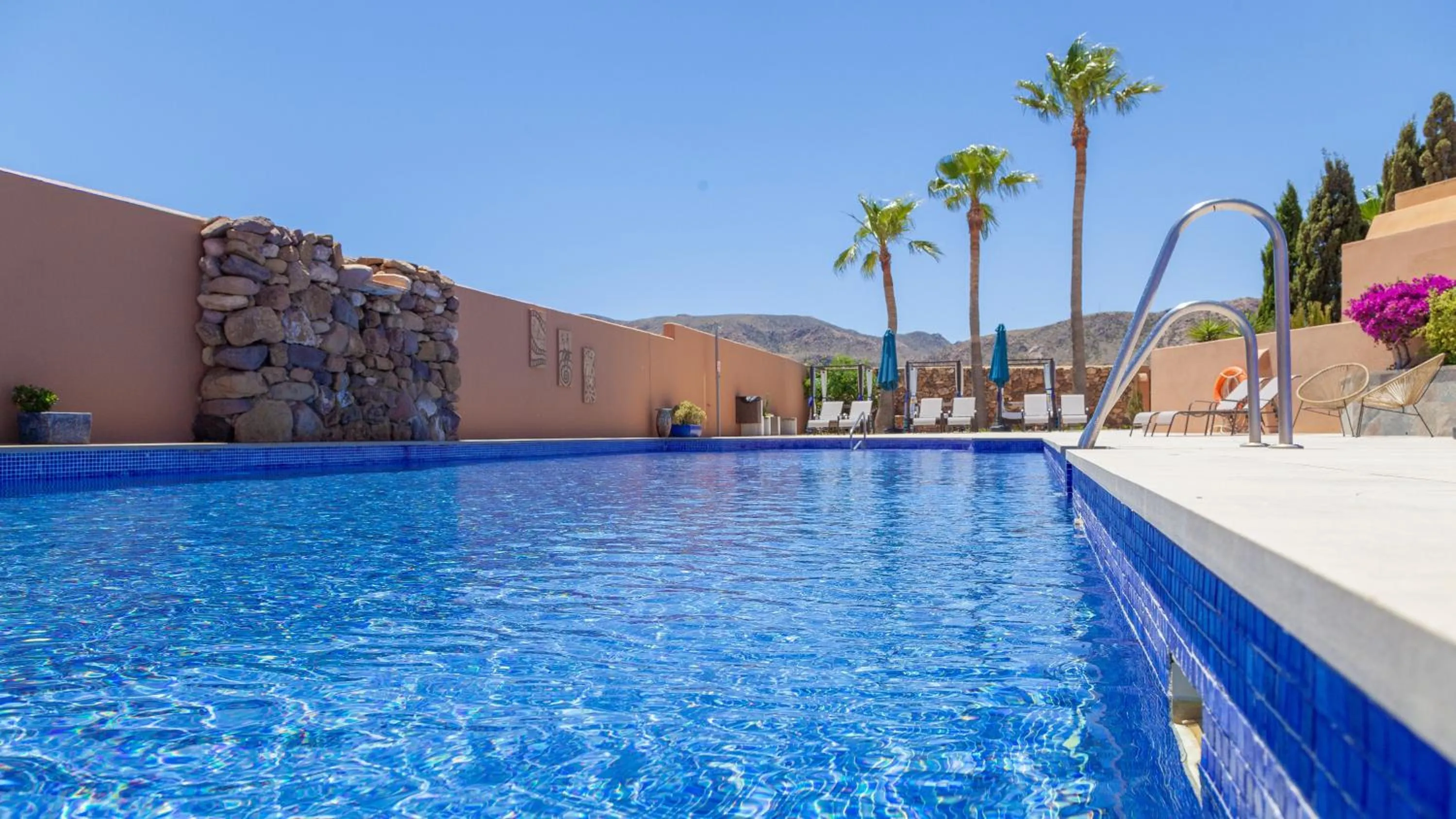 Swimming pool in Hotel de Naturaleza Rodalquilar & Spa Cabo de Gata