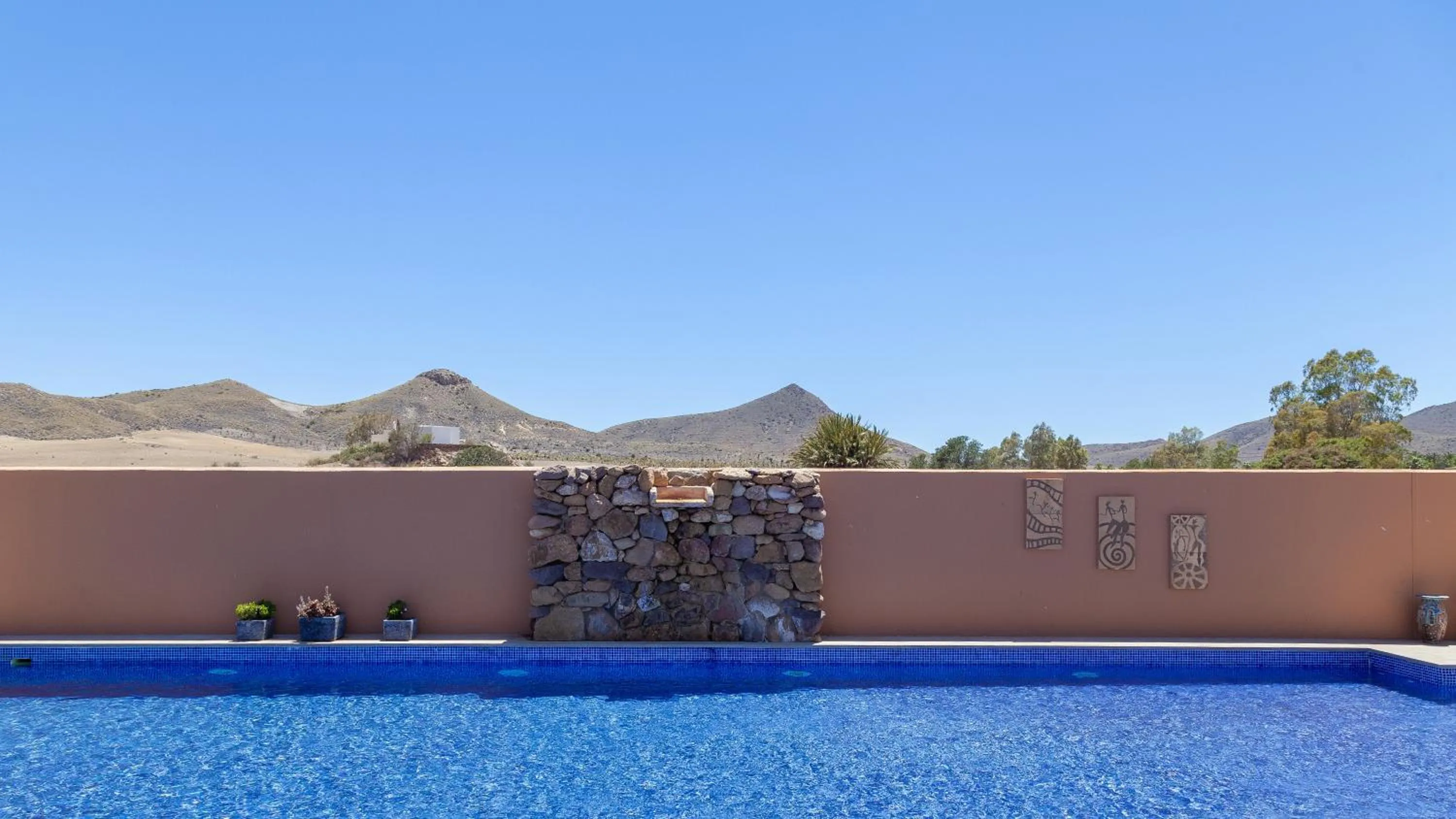 Swimming pool in Hotel de Naturaleza Rodalquilar & Spa Cabo de Gata