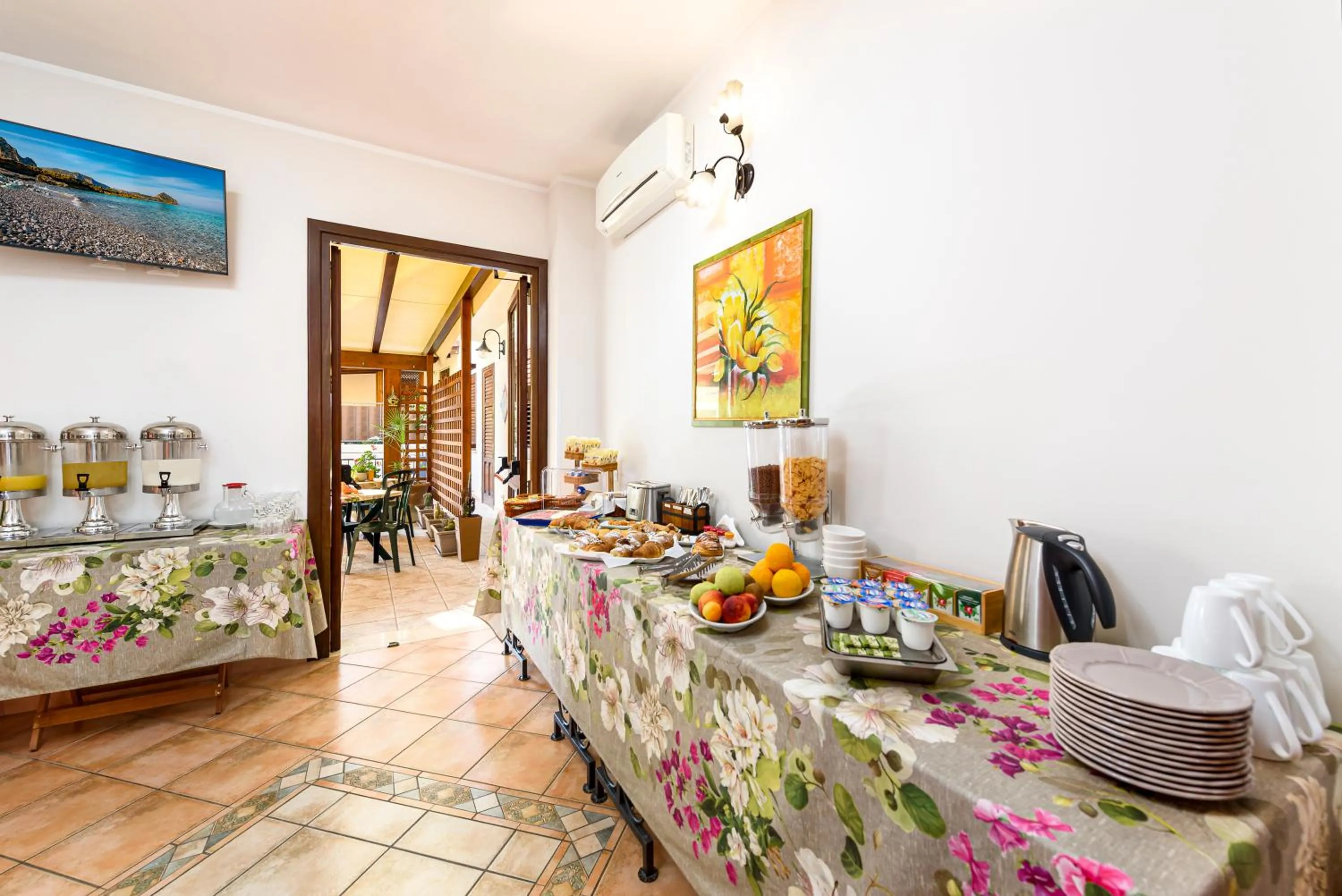 Food and drinks in Sun Garden