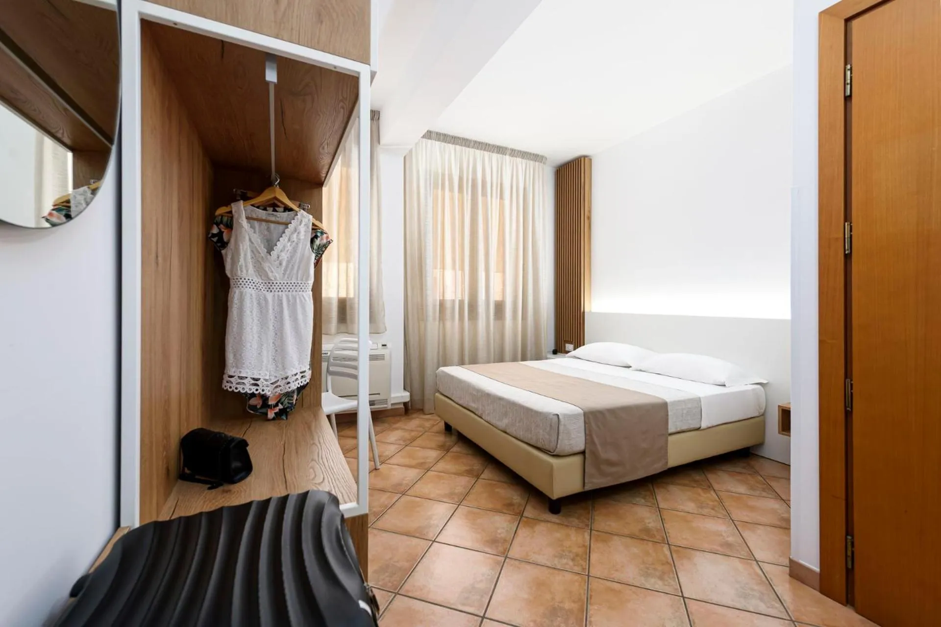 Photo of the whole room, Bed in Sun Garden