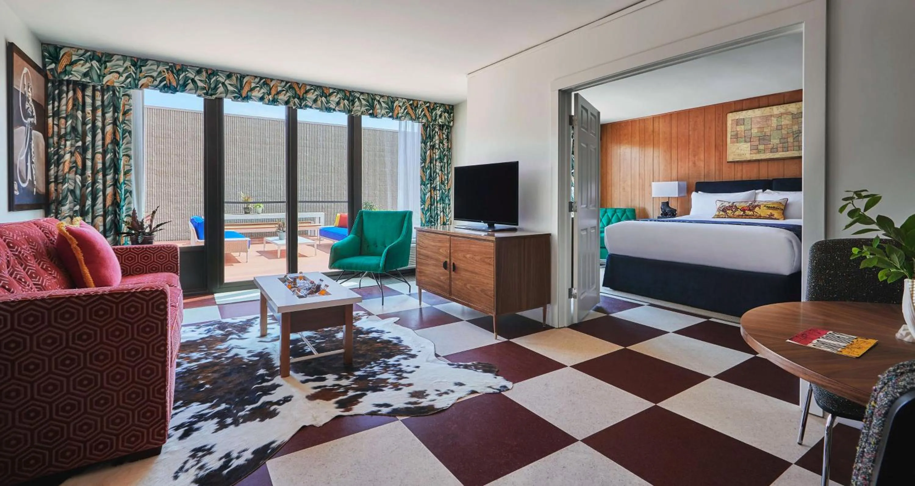 Living room, Bed in Graduate by Hilton Lincoln