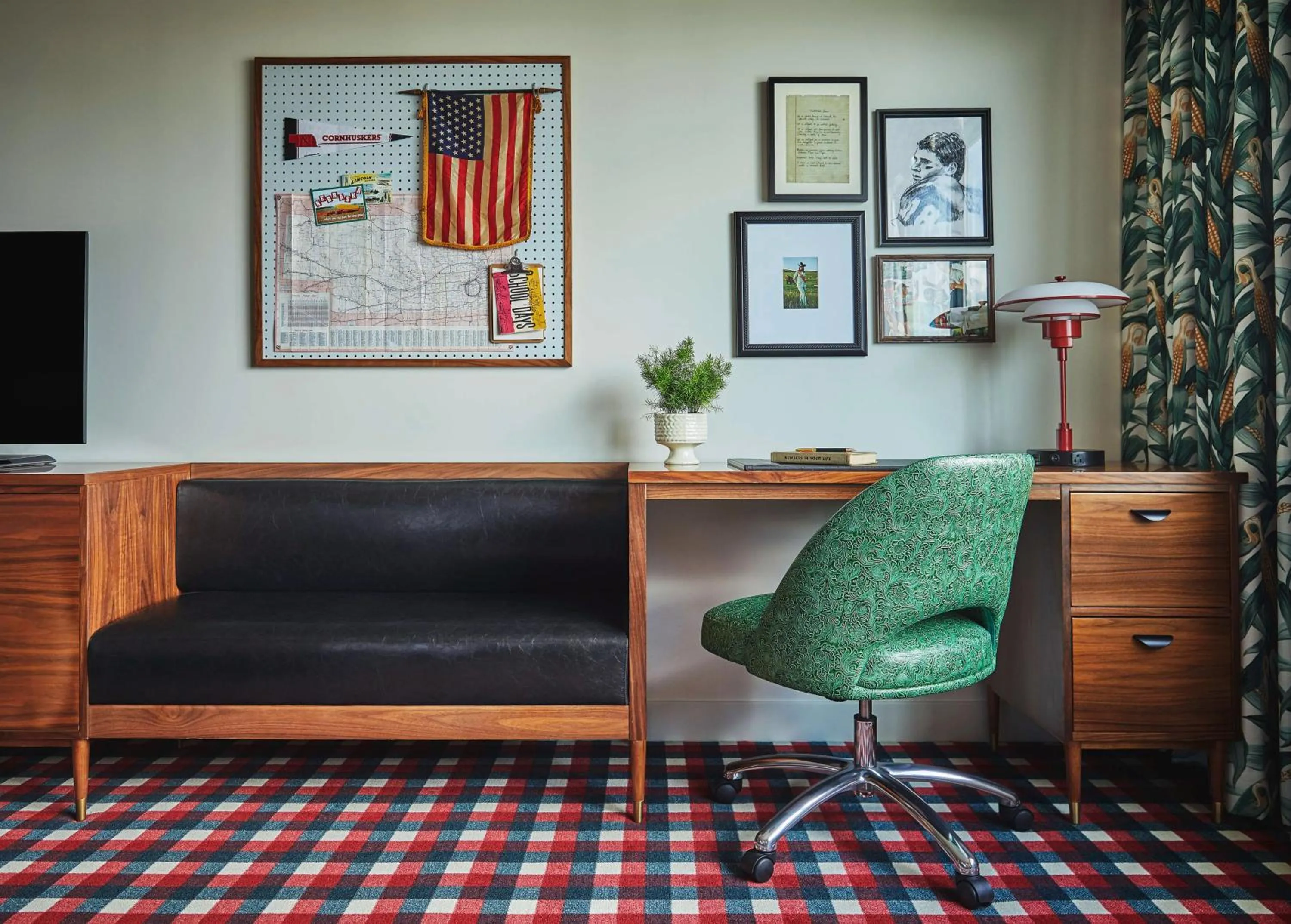 Living room in Graduate by Hilton Lincoln