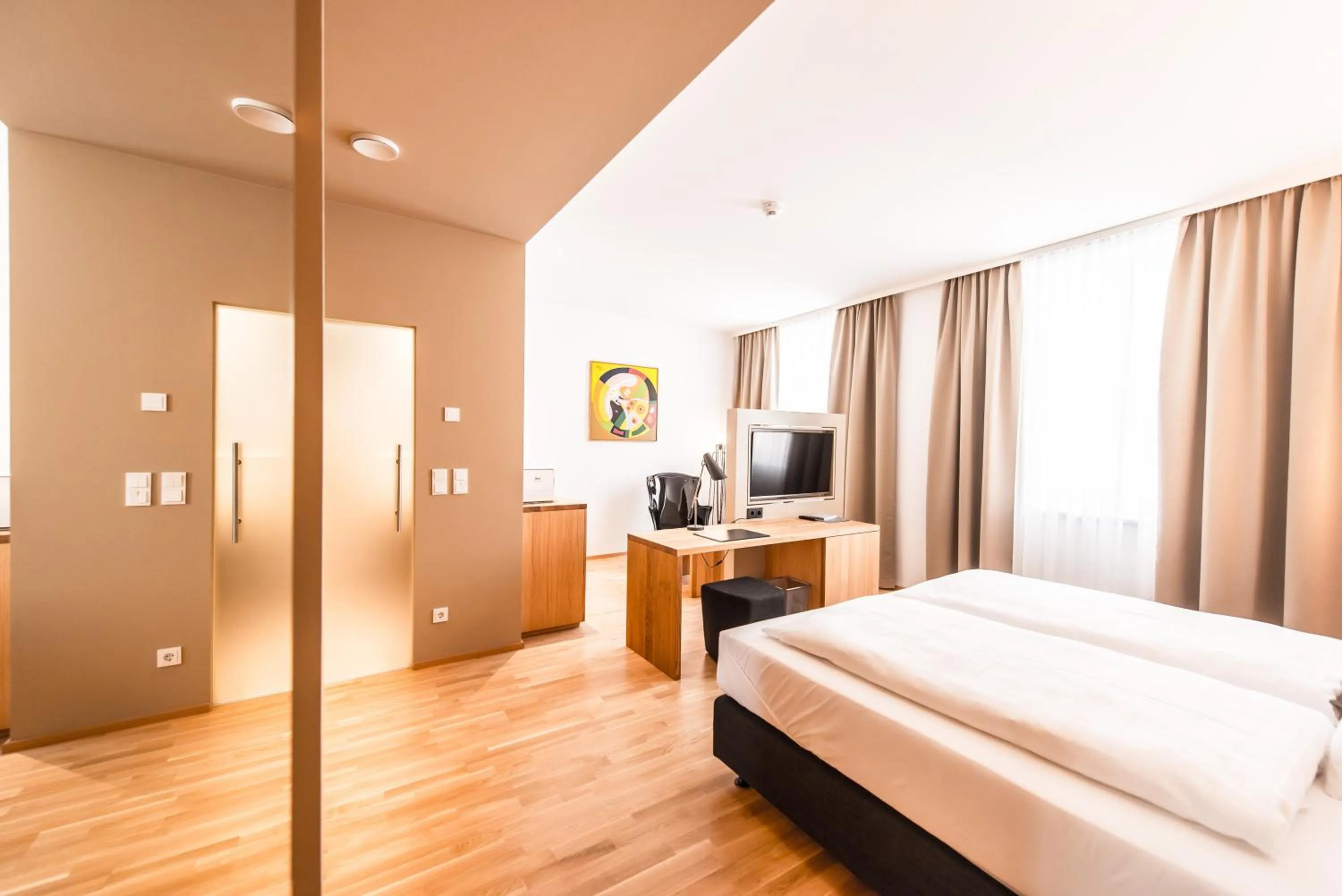 Photo of the whole room, Bed in Göttfried - essen trinken schlafen