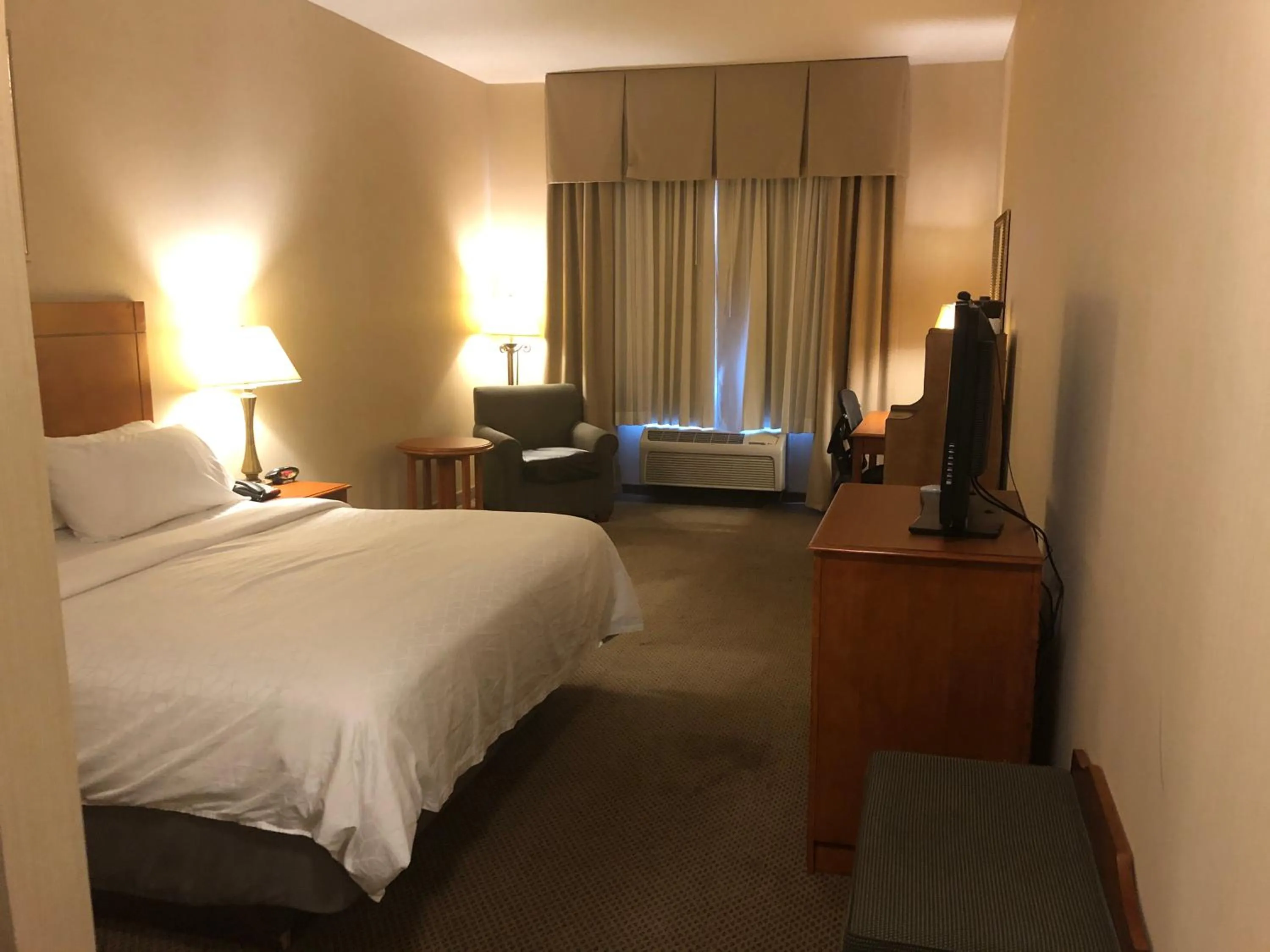 Bed in Holiday Inn Express Hotel & Suites Howell by IHG