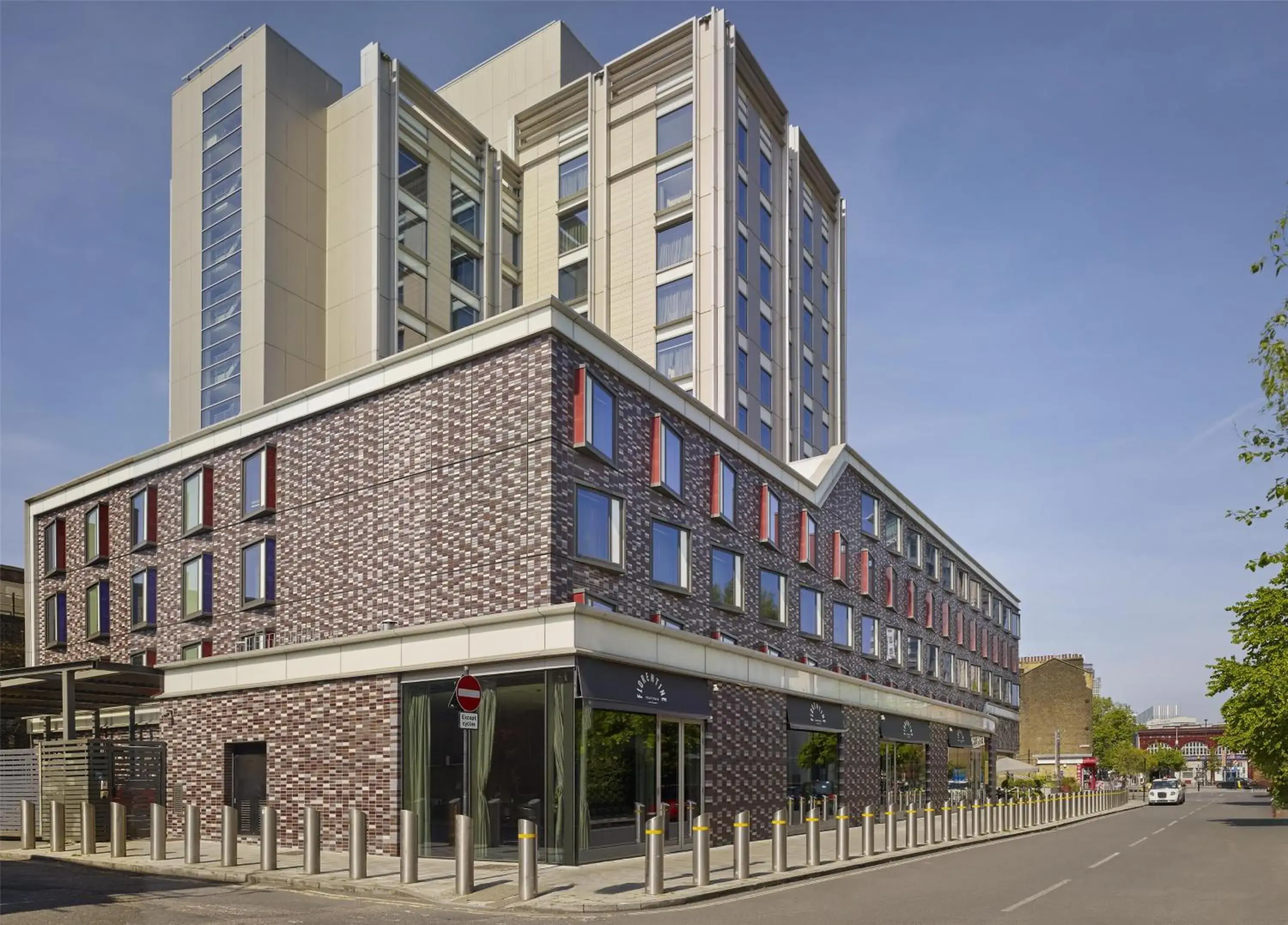 Property building in Park Plaza London Waterloo Property building in Park Plaza London Waterloo