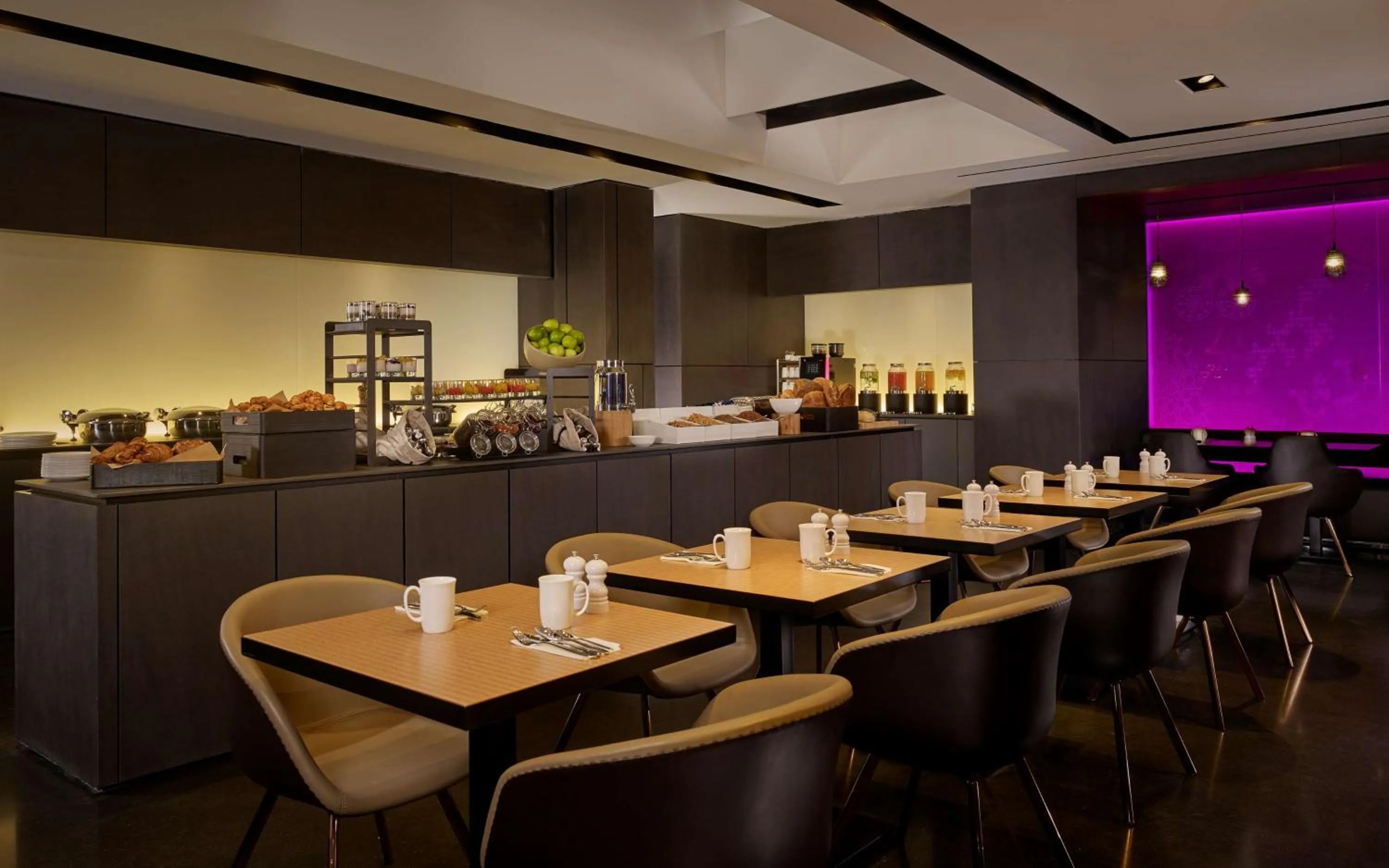 Restaurant/places to eat in Park Plaza London Waterloo