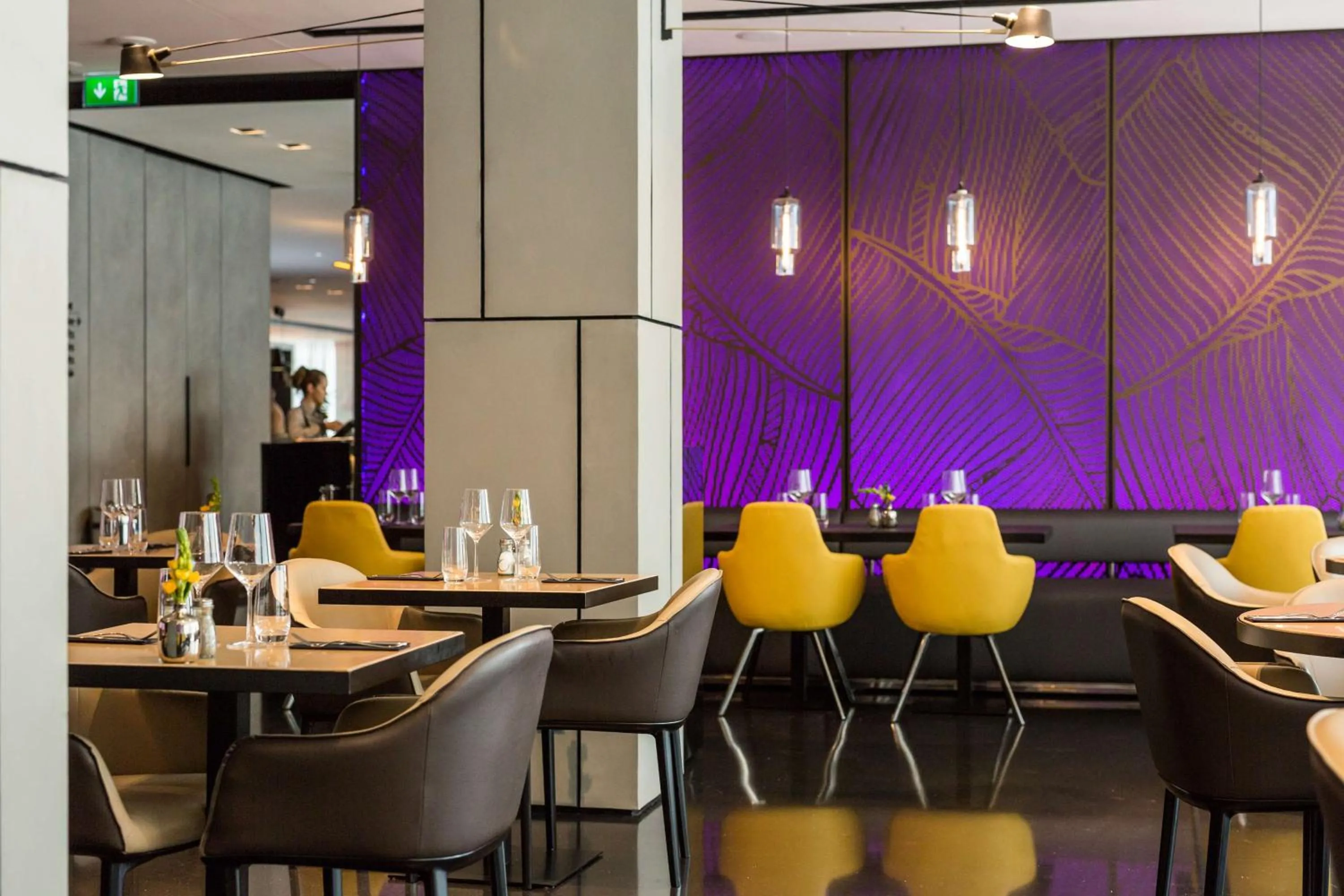 Restaurant/places to eat in Park Plaza London, Park Royal