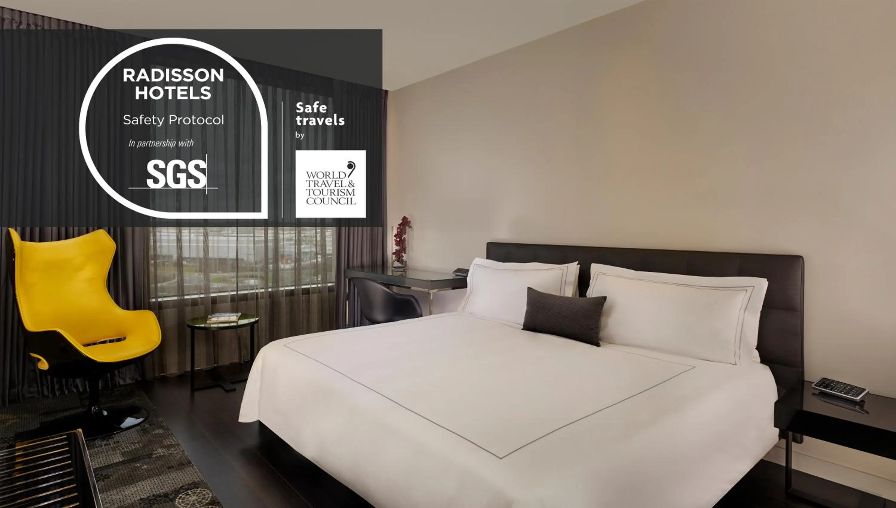 Bedroom, Bed in Park Plaza London, Park Royal