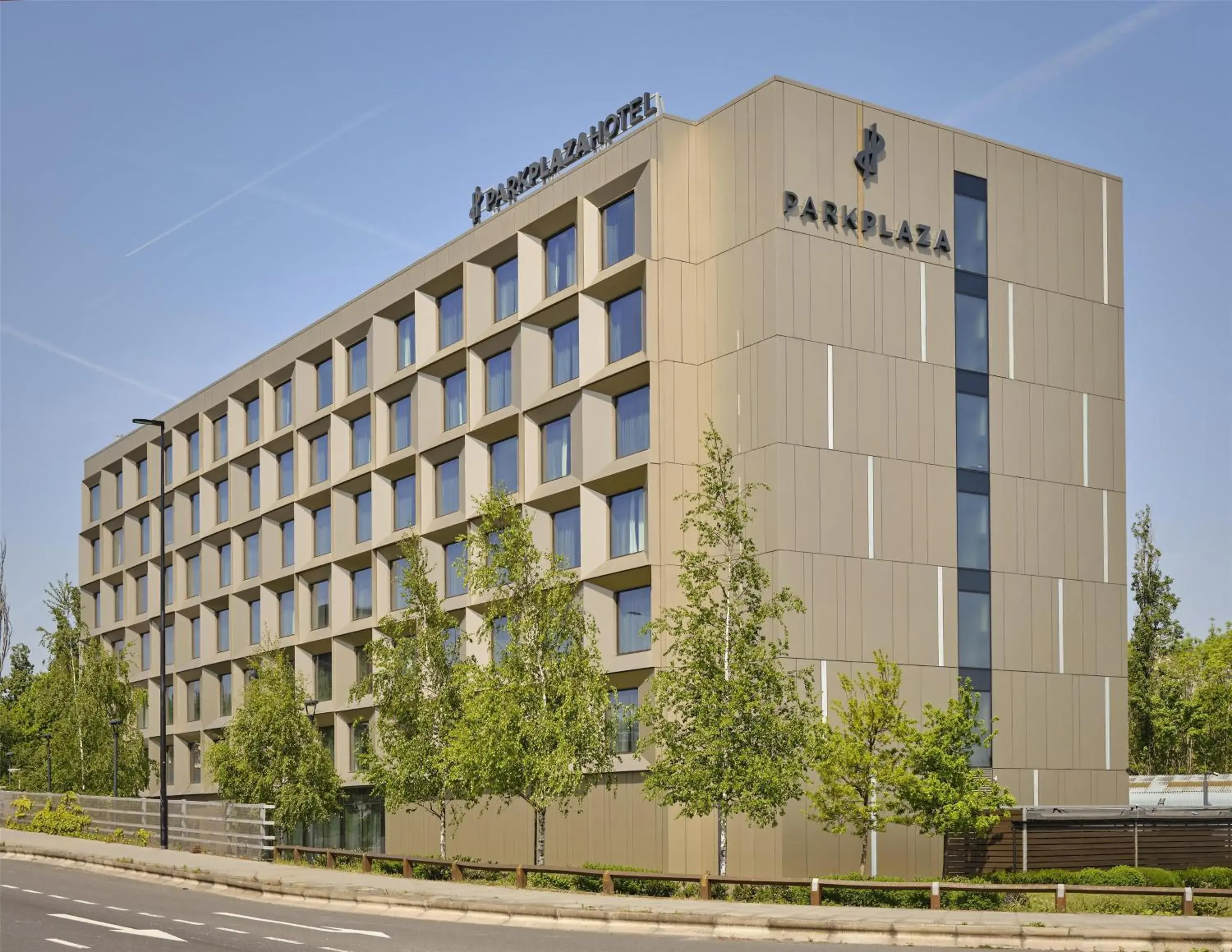 Property building in Park Plaza London, Park Royal Property building in Park Plaza London, Park Royal