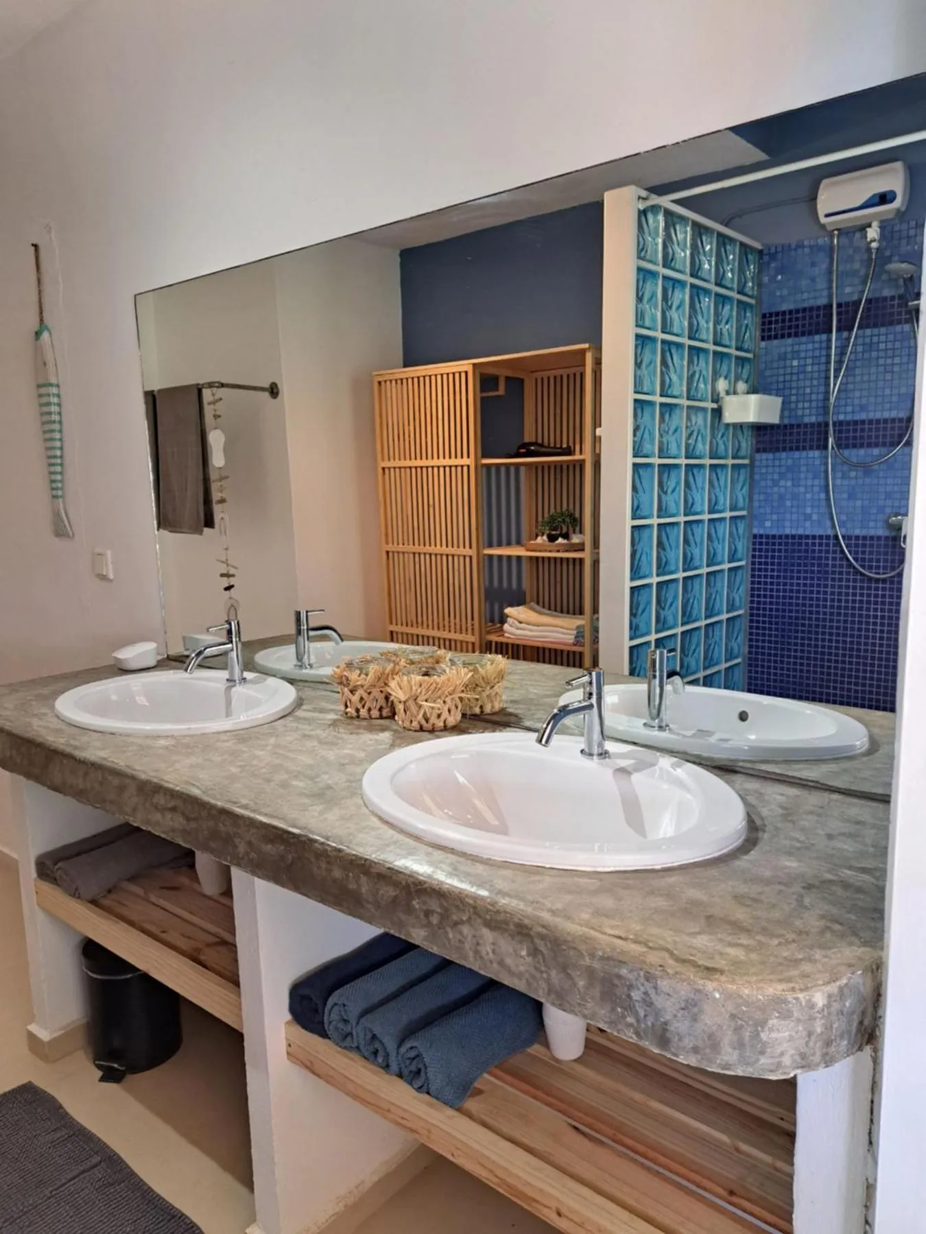 Bathroom in BnBBonaire near the ocean