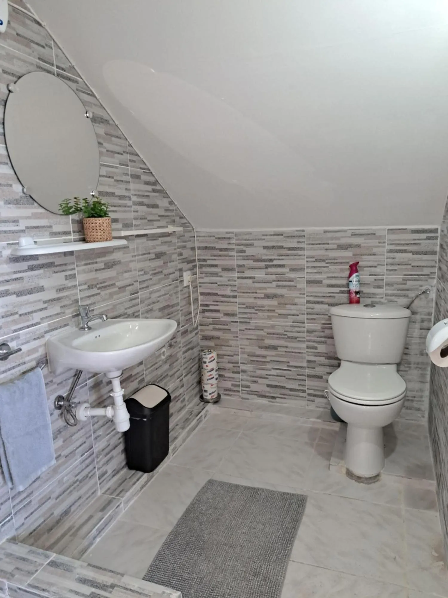 Bathroom in BnBBonaire near the ocean