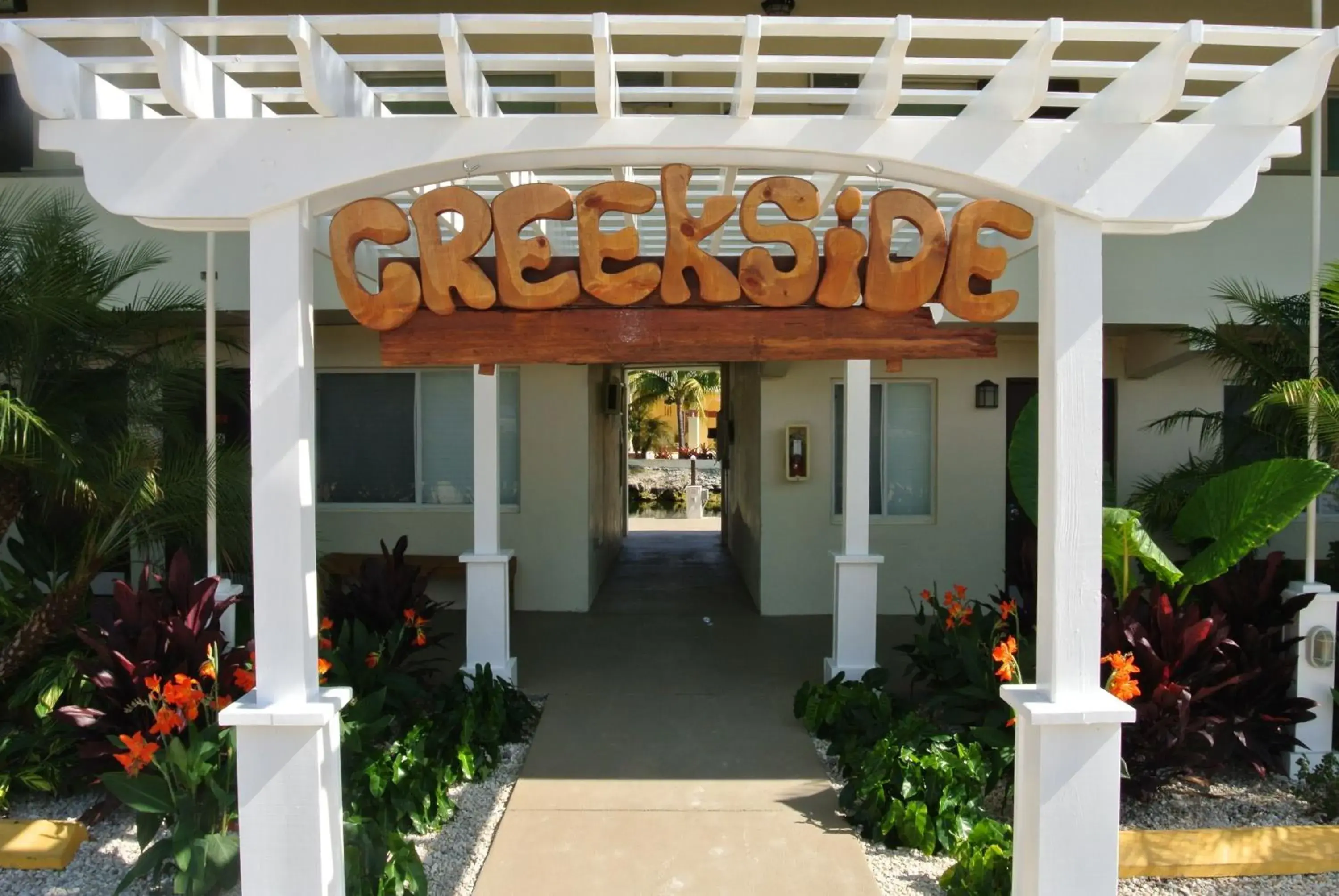 Property building in Creekside Inn Property building in Creekside Inn