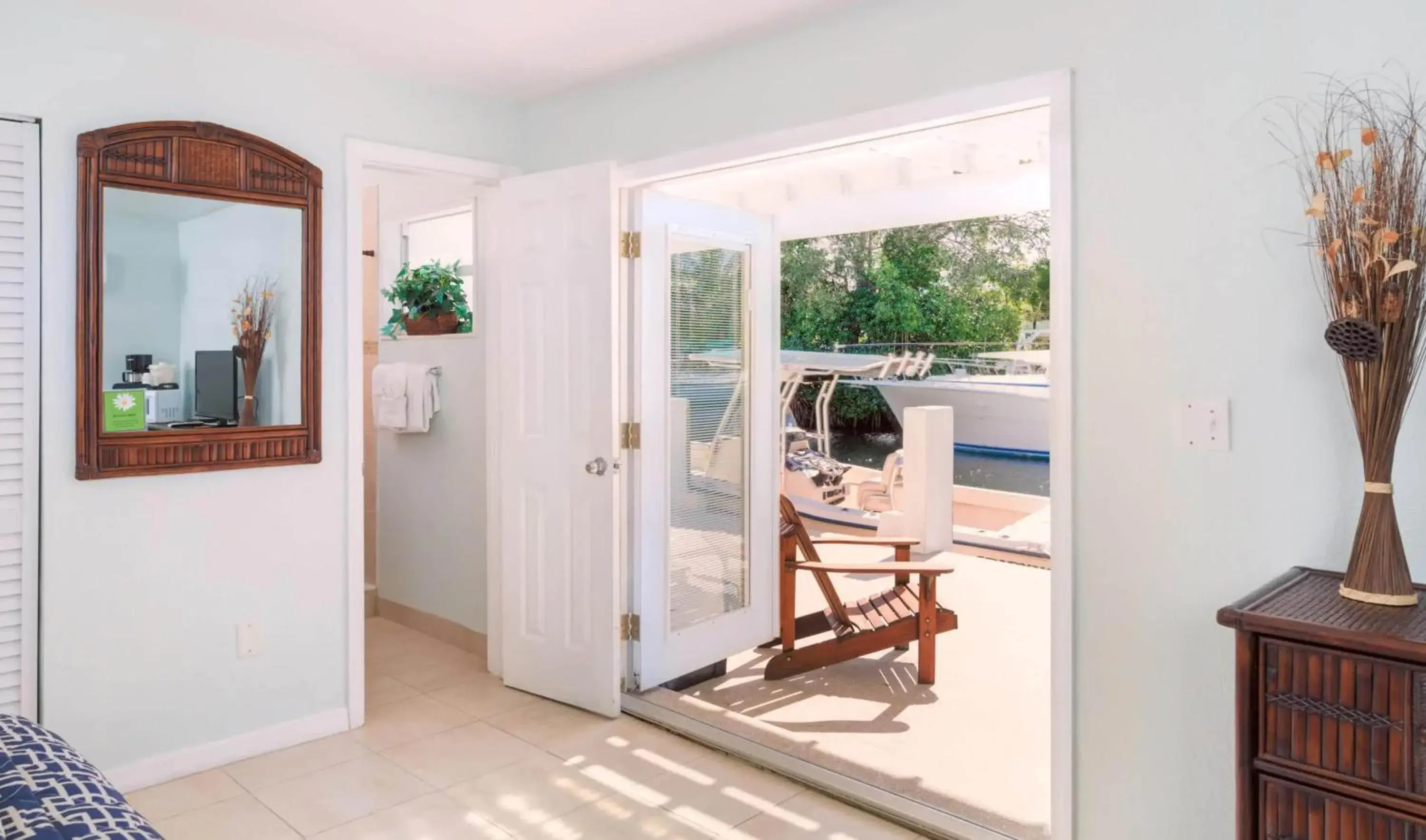 Patio in Creekside Inn Patio in Creekside Inn