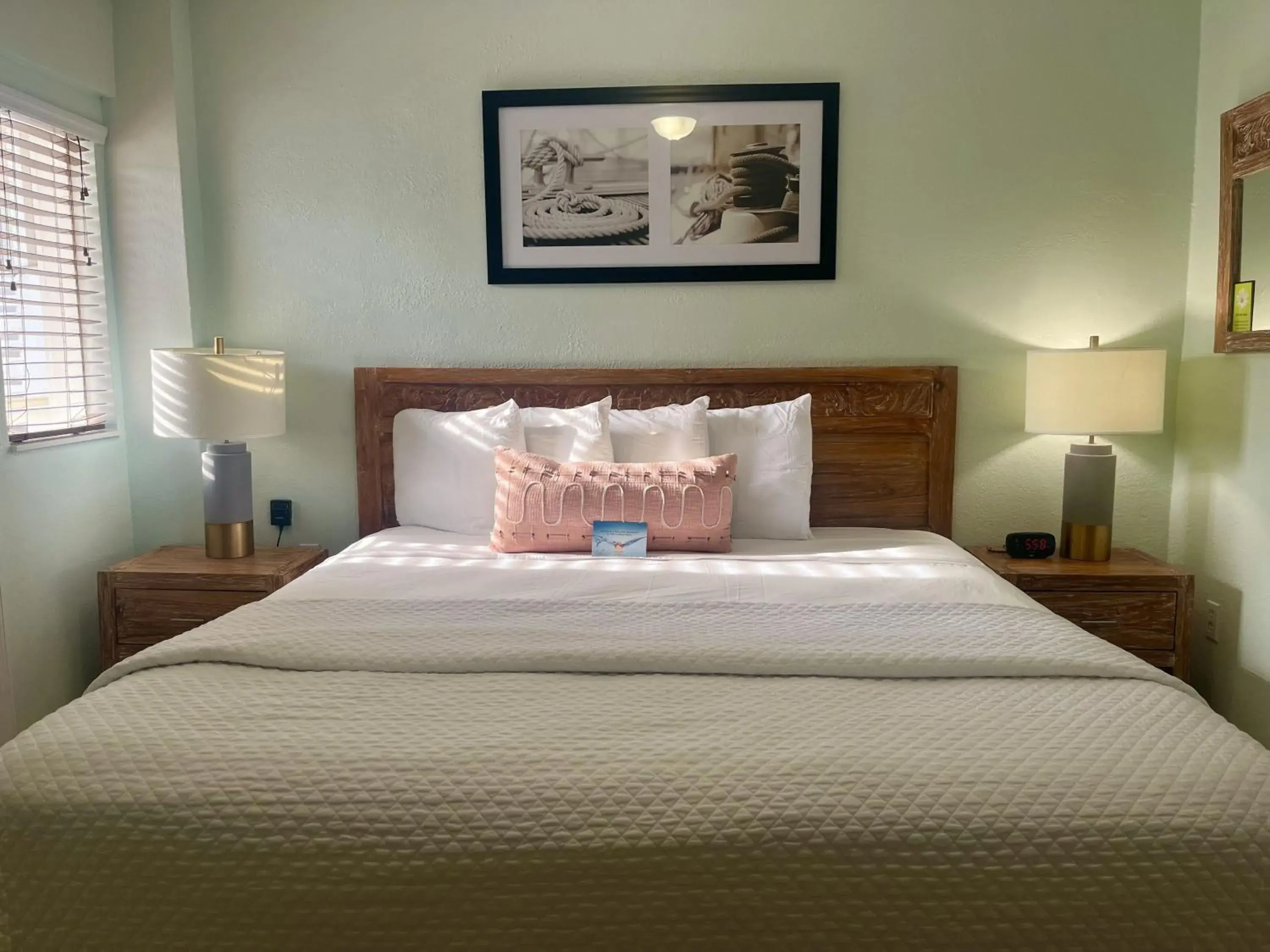 Bed in Creekside Inn Bed in Creekside Inn