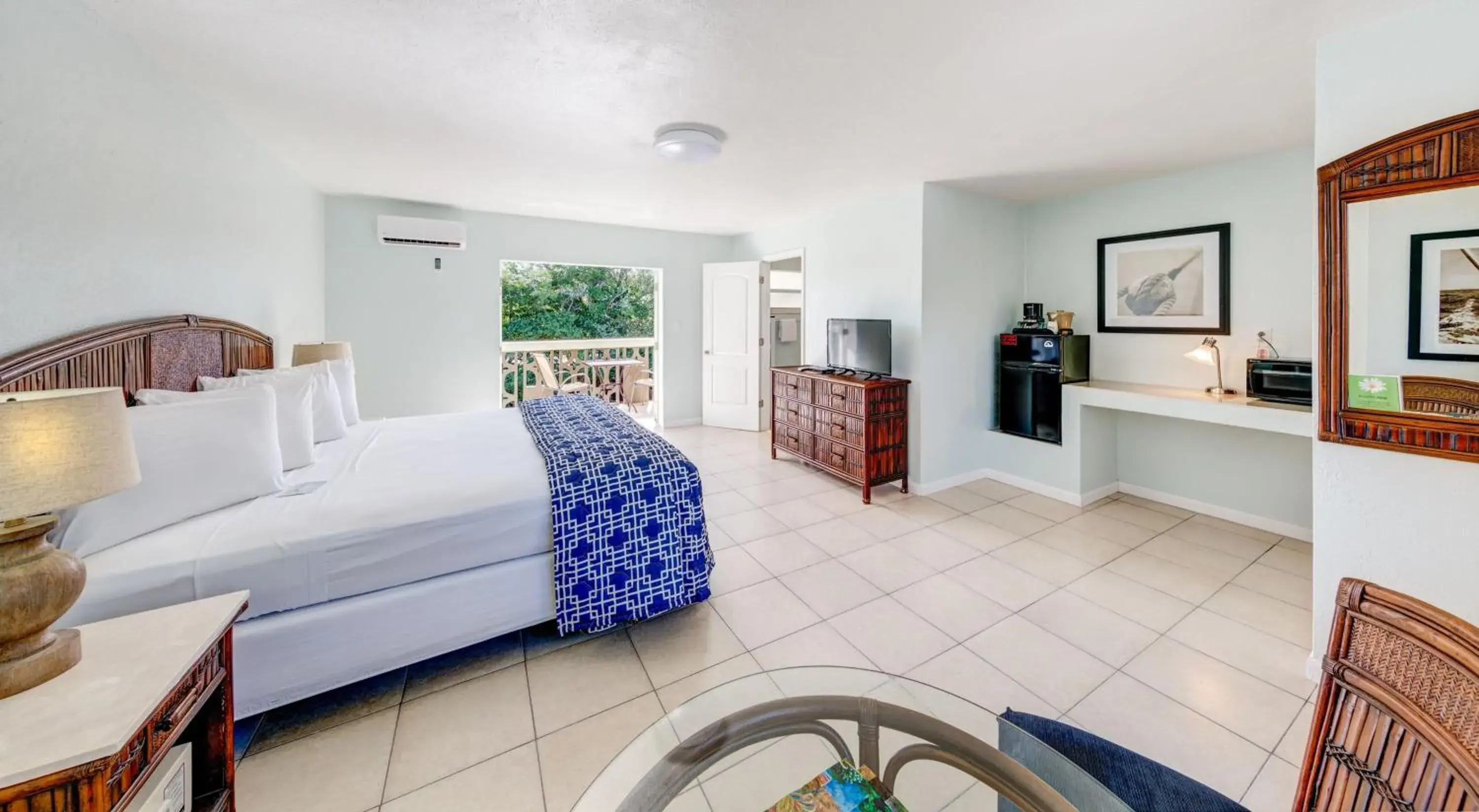 Bed in Creekside Inn Bed in Creekside Inn