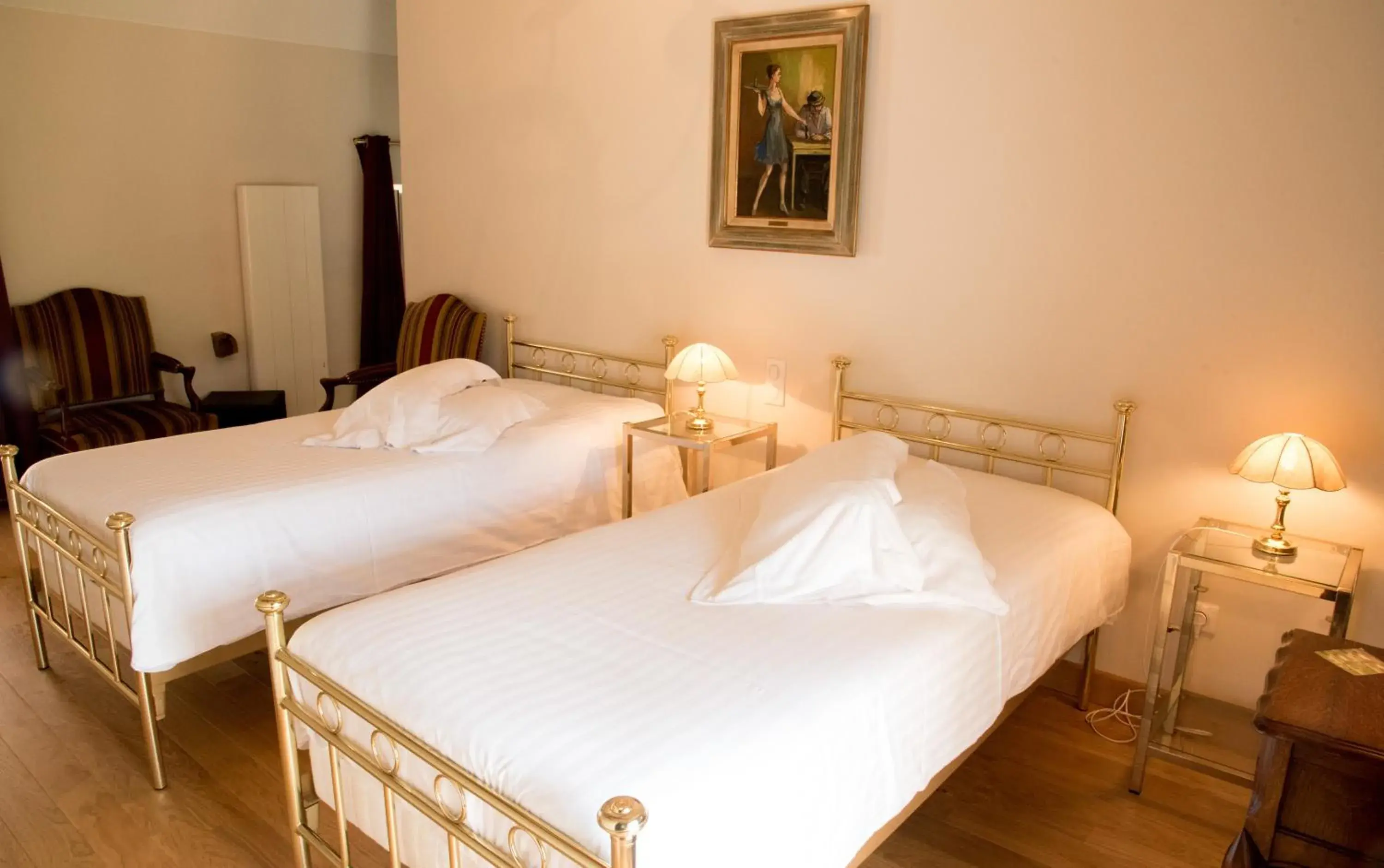 Twin Room with Private Bathroom in Le Logis D'Azé Twin Room with Private Bathroom in Le Logis D'Azé