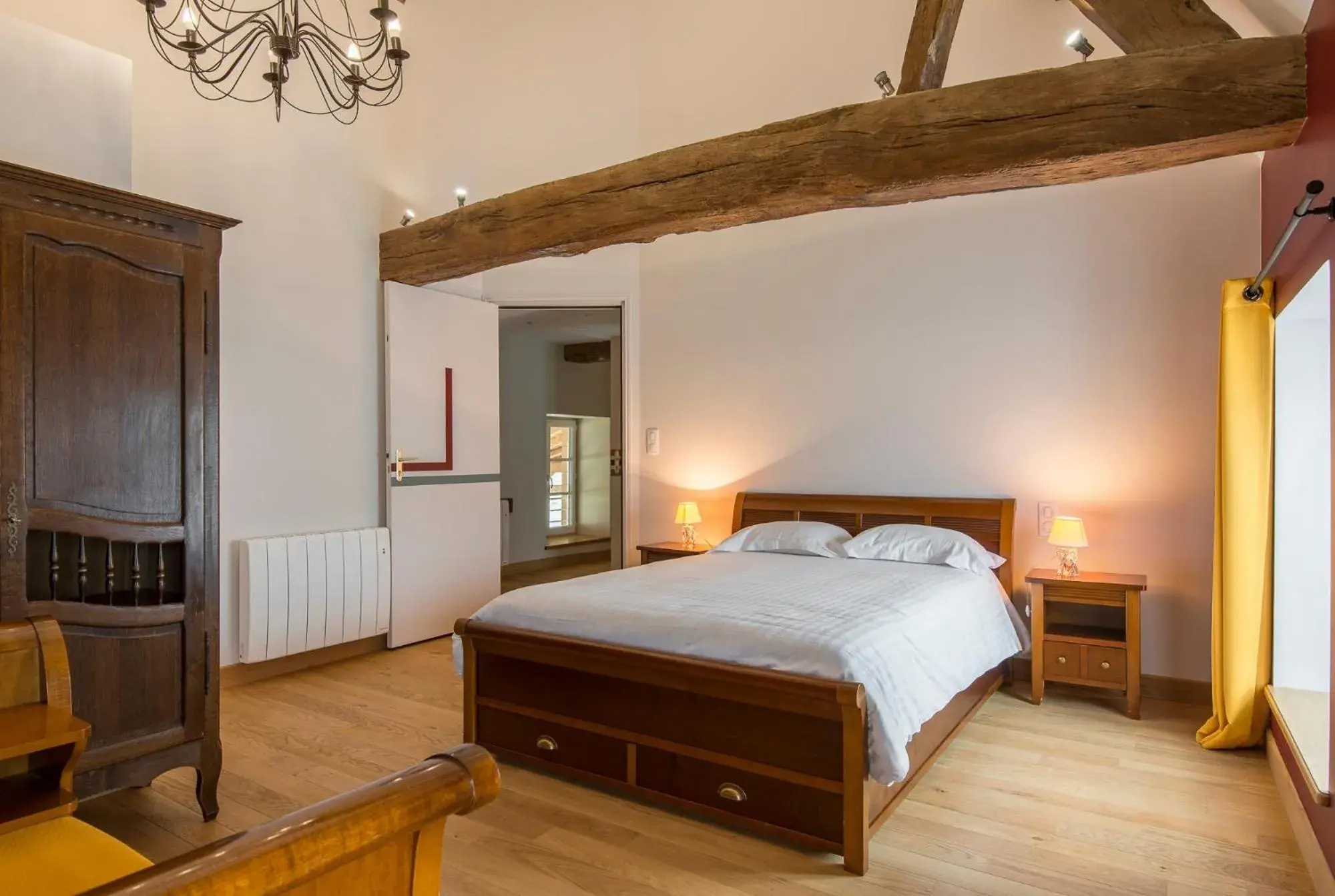 Double Room with Private Bathroom in Le Logis D'Azé Double Room with Private Bathroom in Le Logis D'Azé
