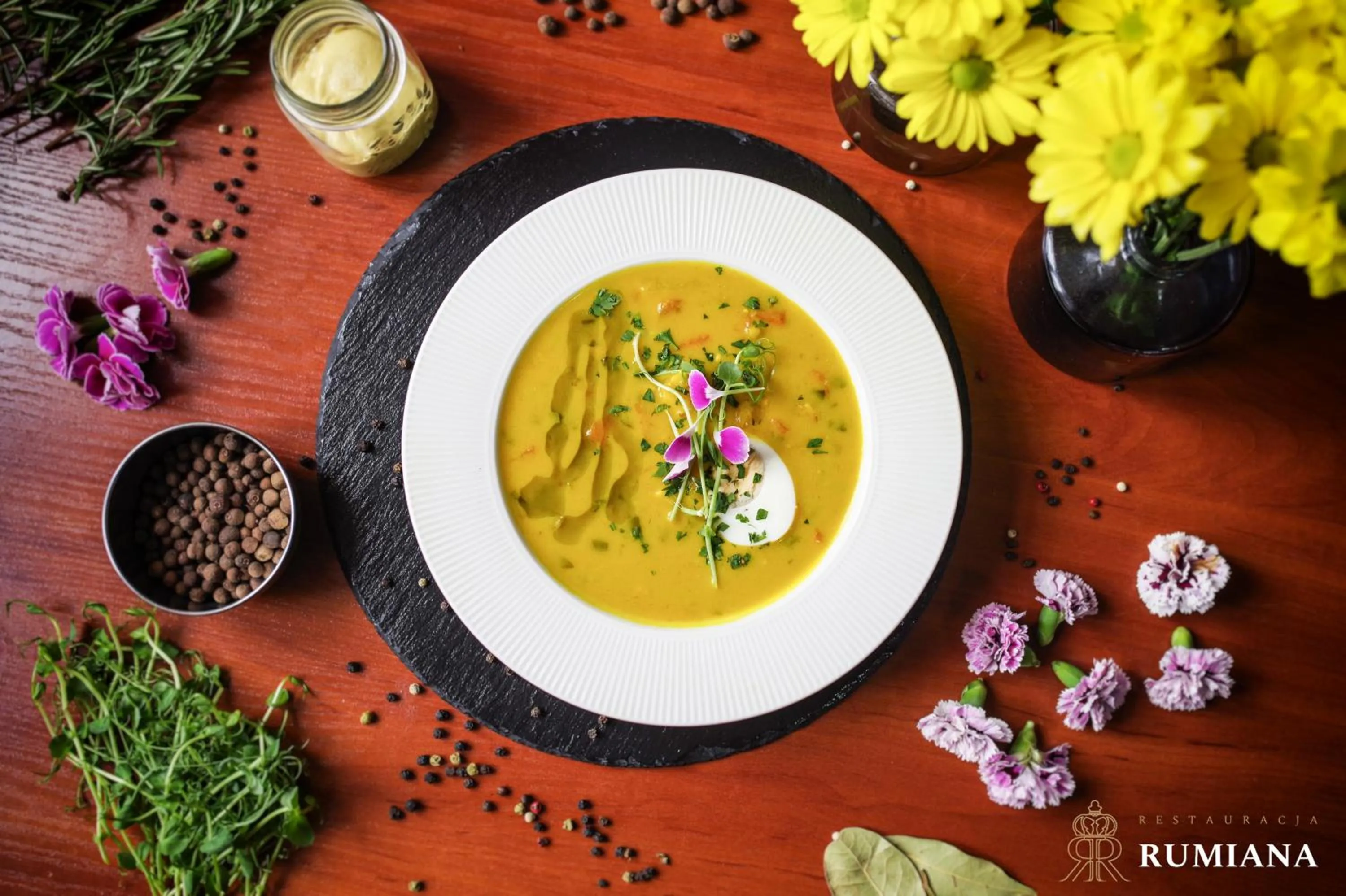 Restaurant/places to eat in Hotel Diamond w Białym Dworku