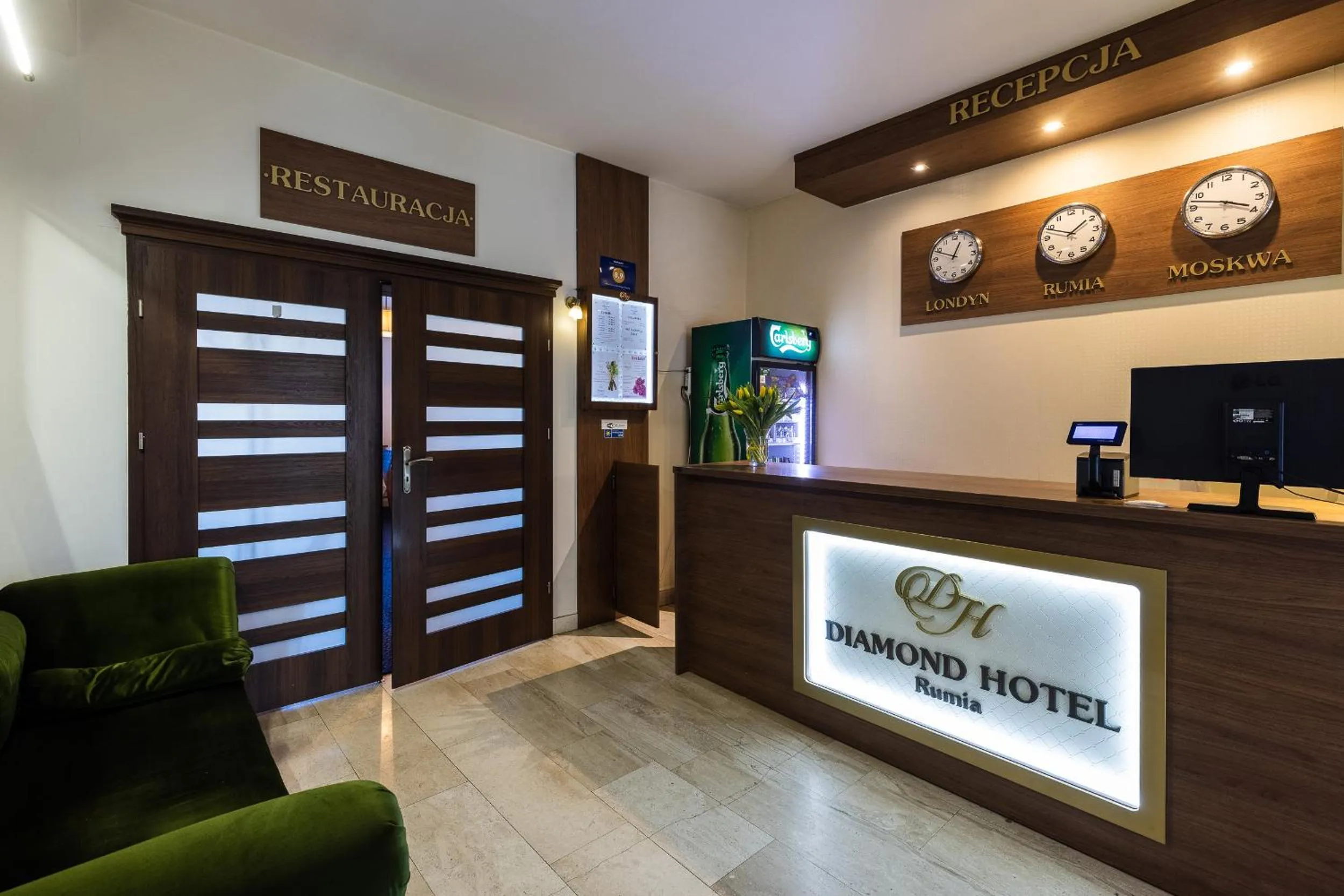 Lobby or reception in Hotel Diamond w Białym Dworku
