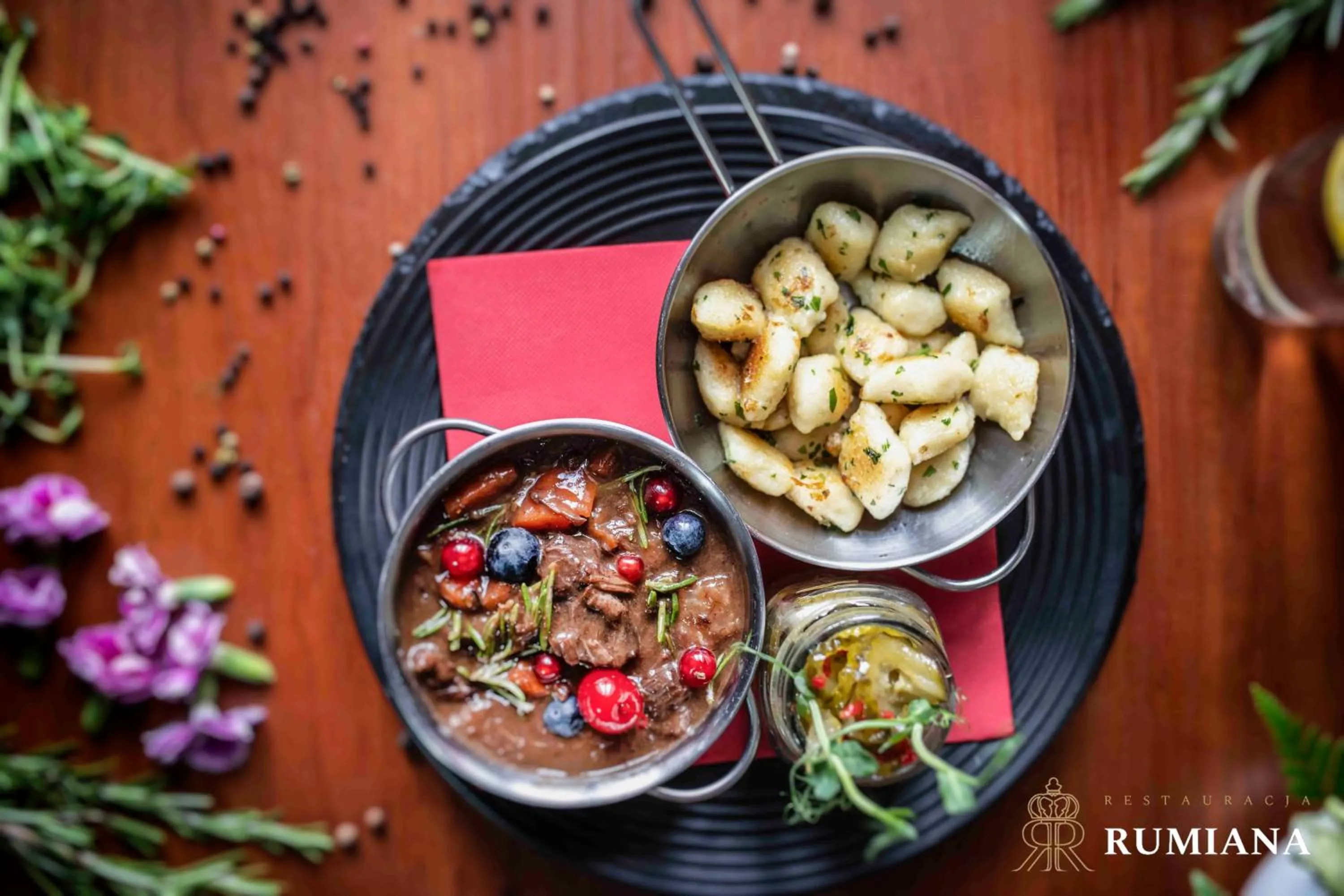 Restaurant/places to eat in Hotel Diamond w Białym Dworku