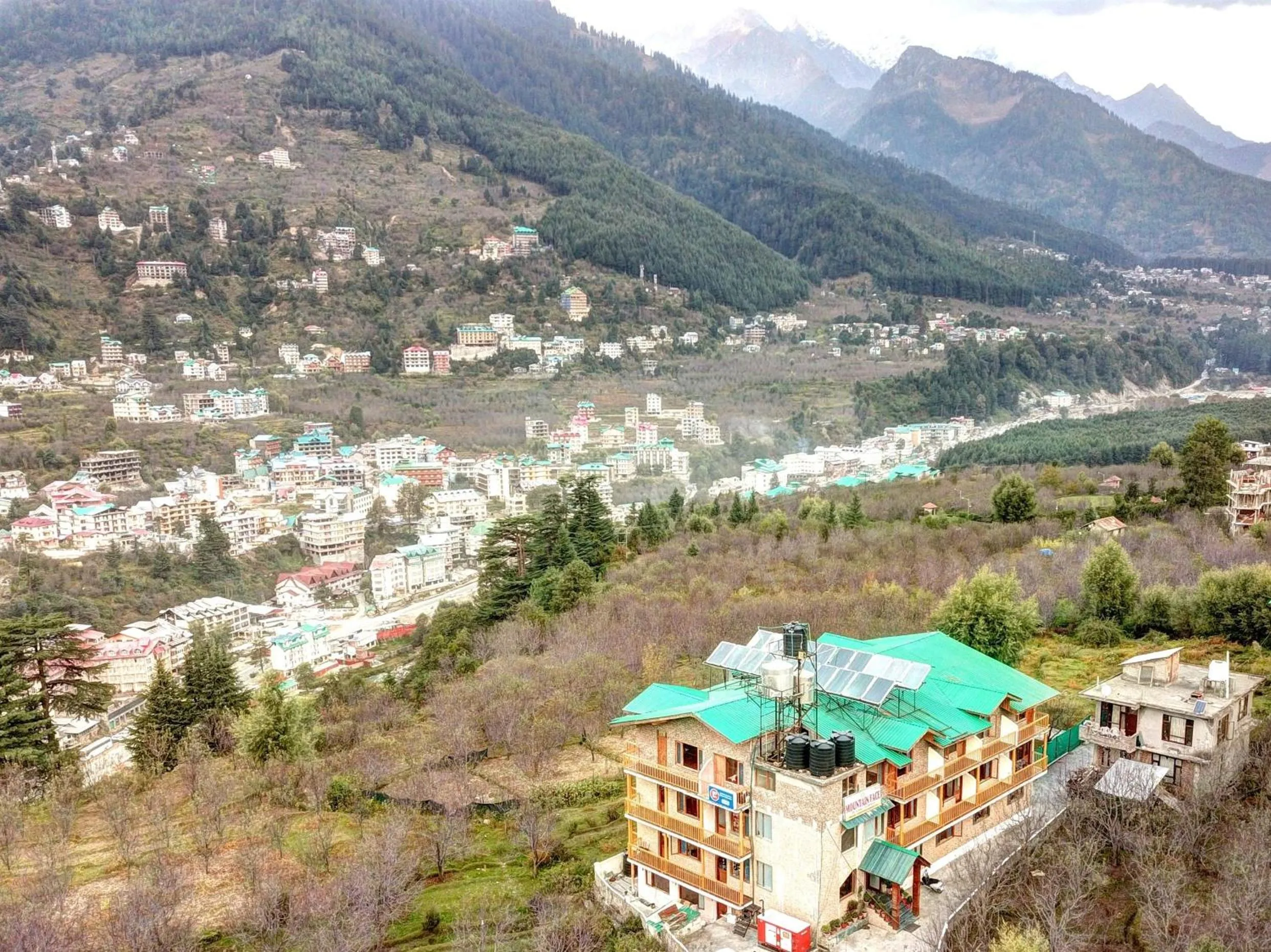 Property building in Hotel Mountain face by Snow City Hotels