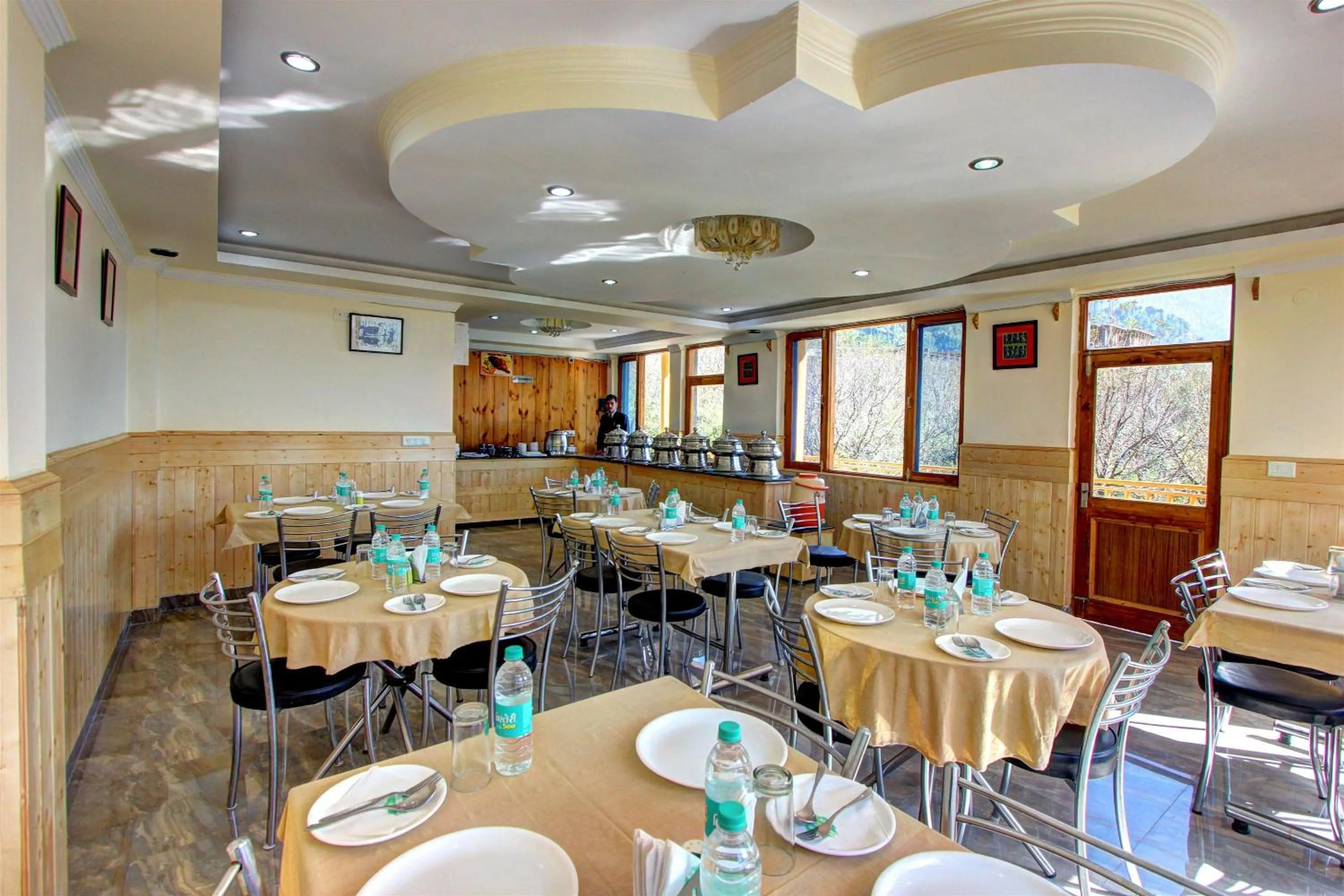 Restaurant/places to eat in Hotel Mountain face by Snow City Hotels