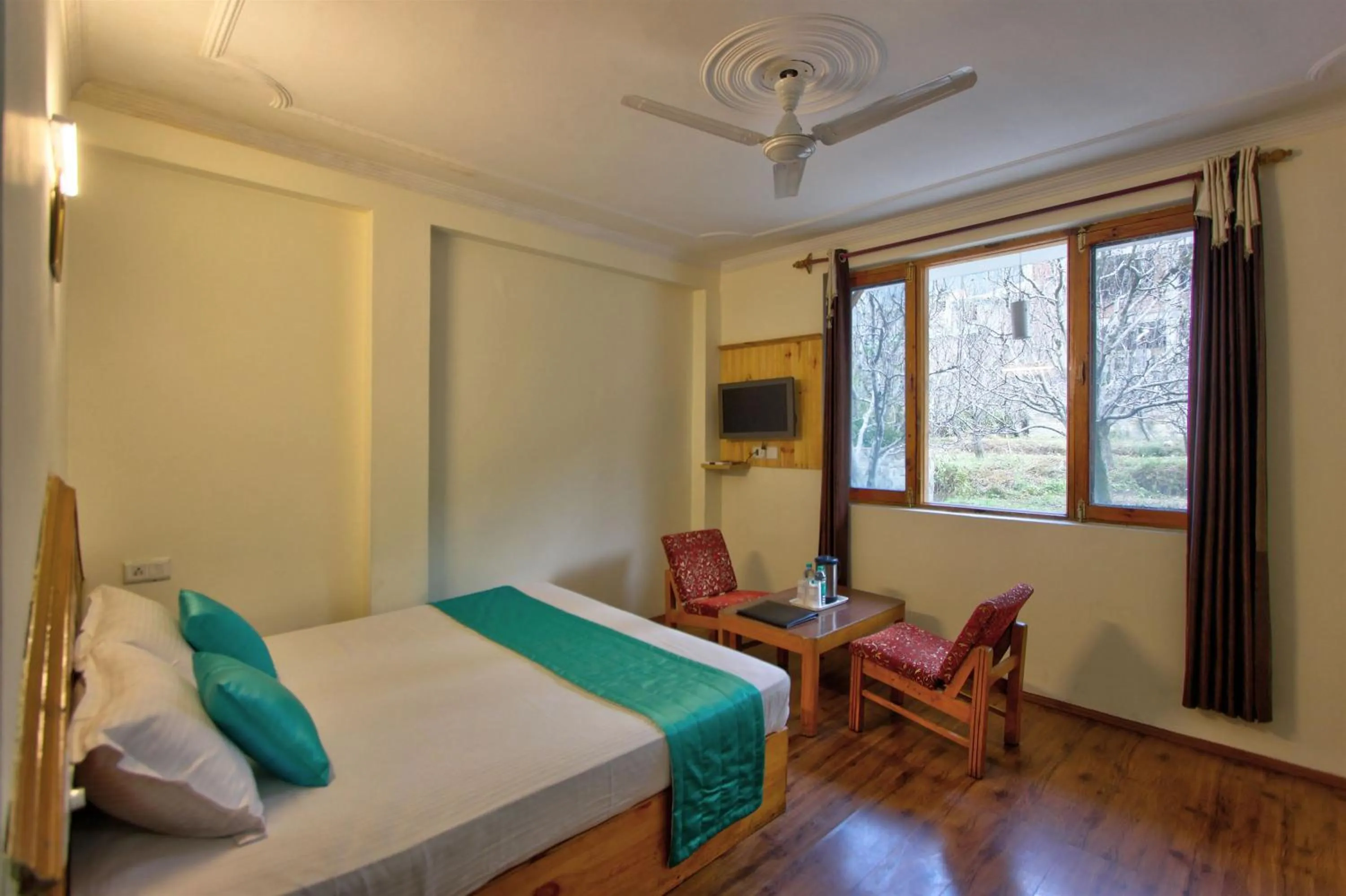 Bedroom, Bed in Hotel Mountain face by Snow City Hotels